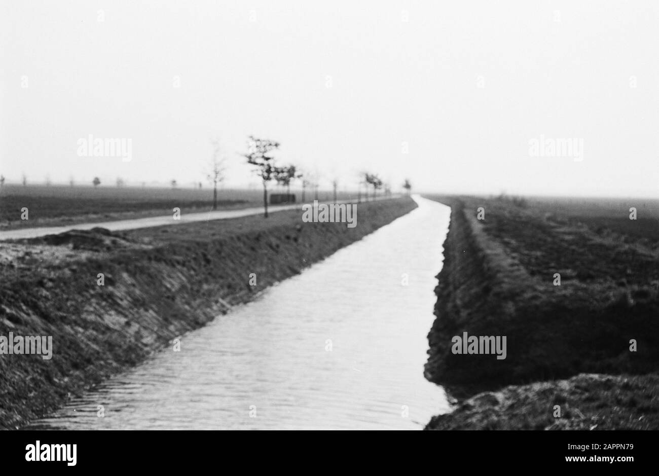 Capo tubo dell'acqua, Duivense Broek Data: Aprile 1949 luogo: Duivense Broek Parole Chiave: Hoofdwaterleiding Foto Stock