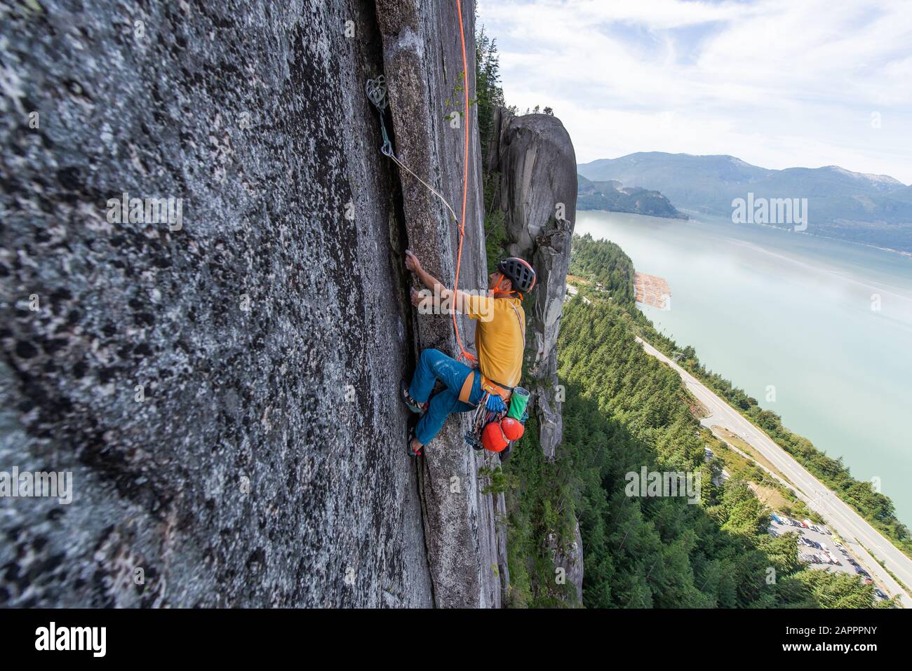 Trad Climbing, Capo Di Stawamus, Squamish, British Columbia, Canada Foto Stock