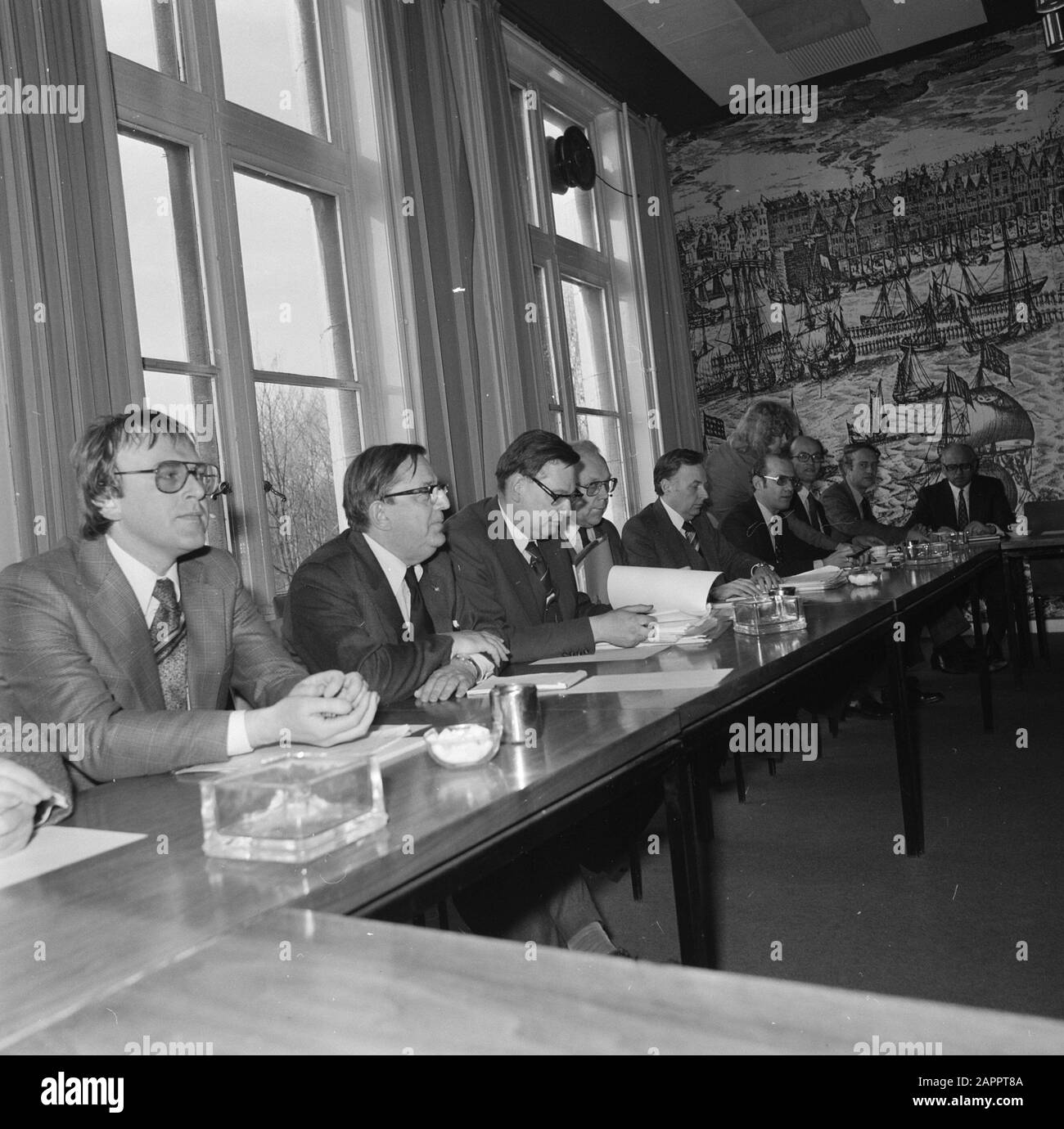 Rappresentanti sindacati che parlano con rappresentanza del gabinetto a causa di problemi VMF/RSV; panoramica Data: 20 marzo 1978 Parole Chiave: Unione, RAPPRESENTANTI Foto Stock