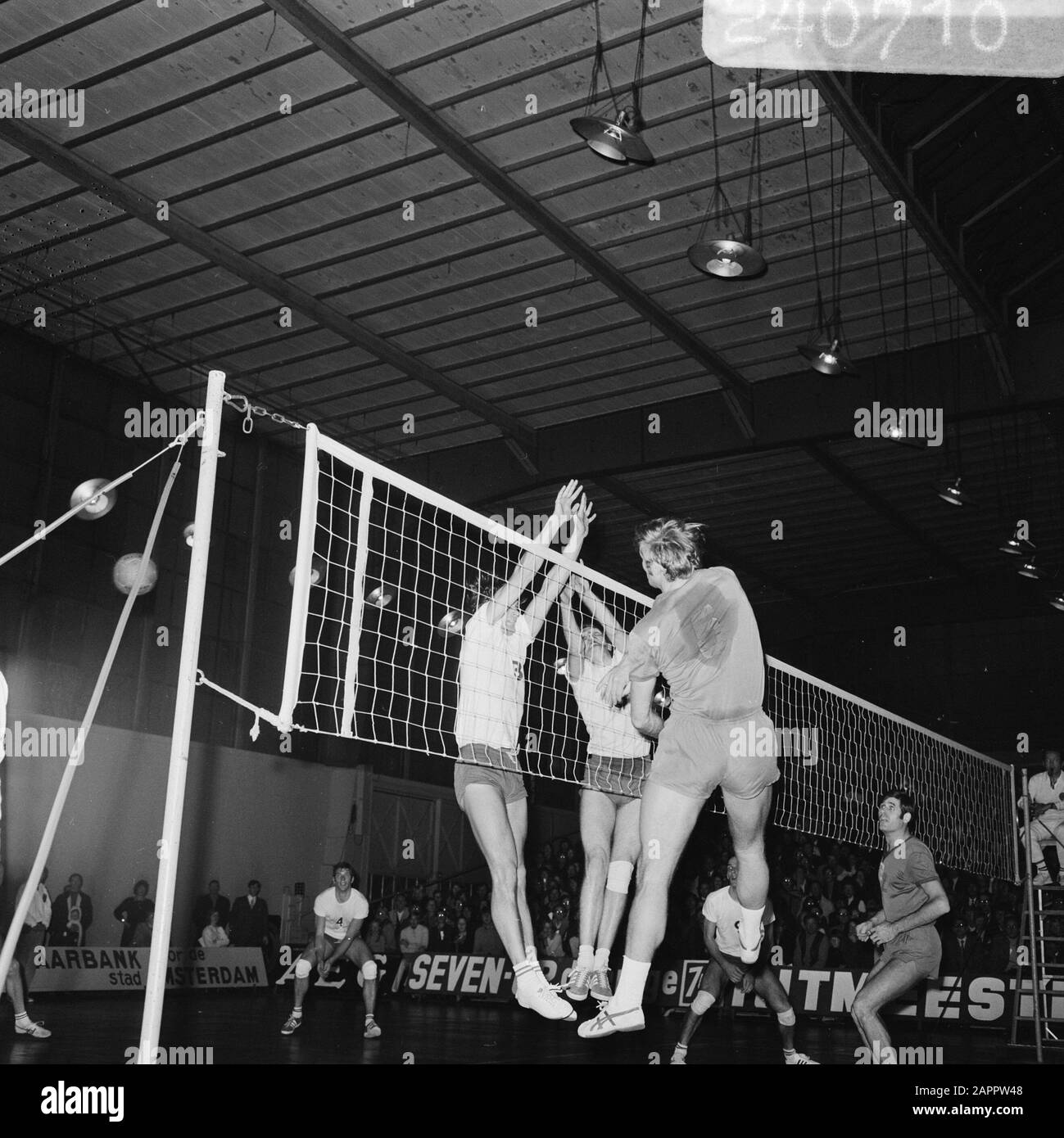 Europa Cup Volleyball; Delta Lloyd/Amvj Contro Steana Bucarest 0-3 Data: 6 Dicembre 1970 Parole Chiave: Volley Nome Persona: Delta Lloyd Institution Nome: Steaua Bucarest Foto Stock