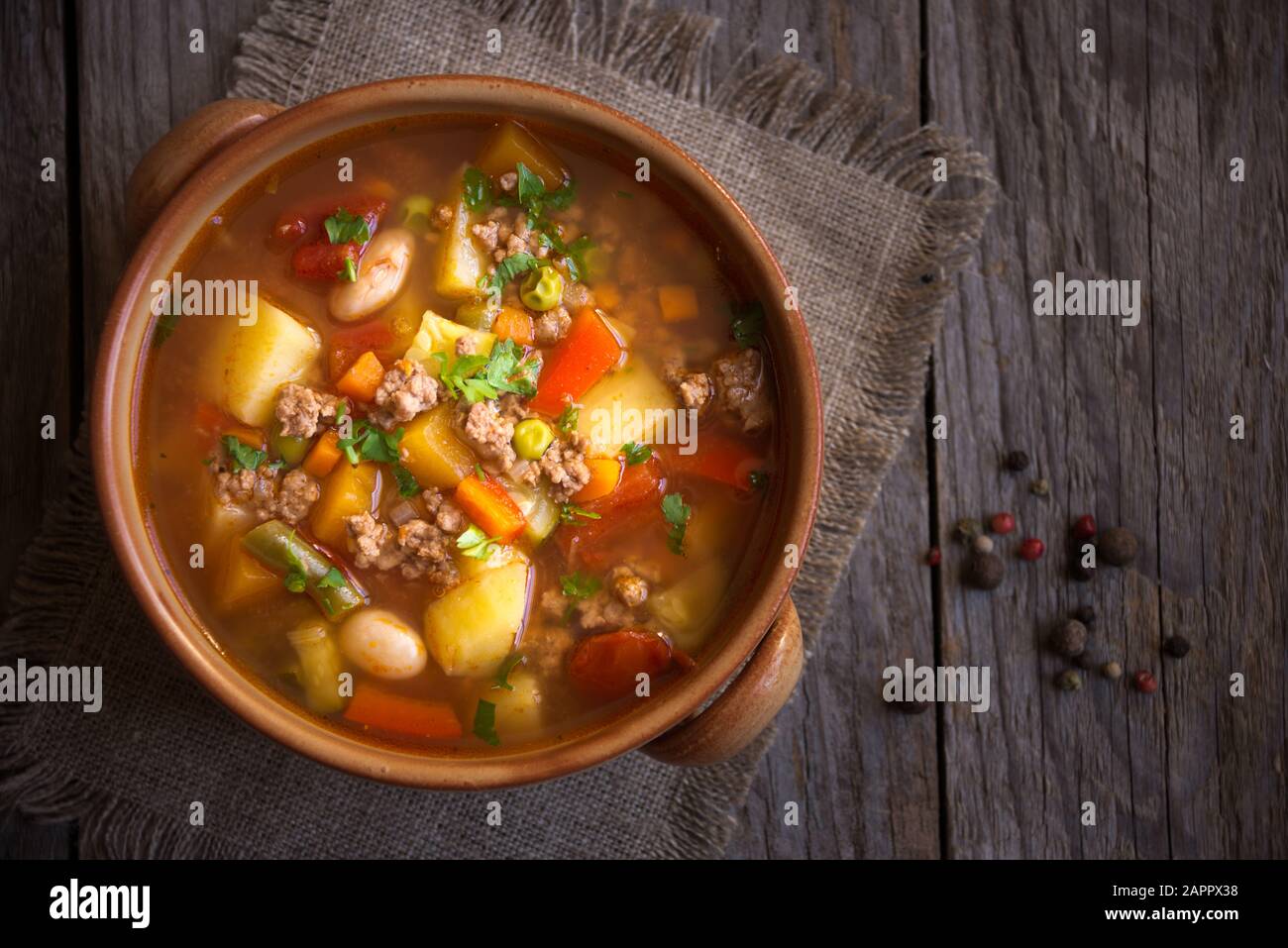 zuppa di hamburger con carne e verdure Foto Stock
