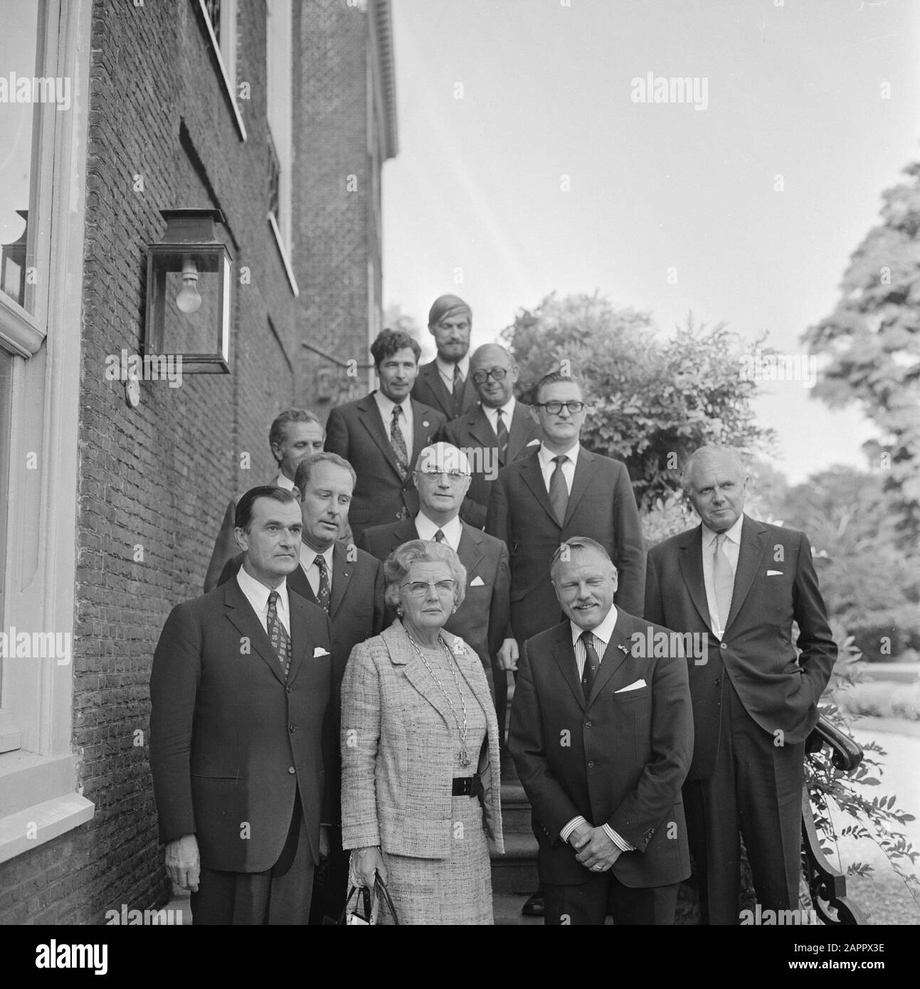 Regina Juliana riceve il Presidio del Parlamento europeo, Juliana tra i signori, accanto a lei (a destra) C. Berkhouwer Data: 13 settembre 1973 luogo: L'Aia Parole Chiave: Regine, ricevute, Parlamenti Nome personale: Berkhouwer, Cornelis, Juliana (regina Olanda) Foto Stock