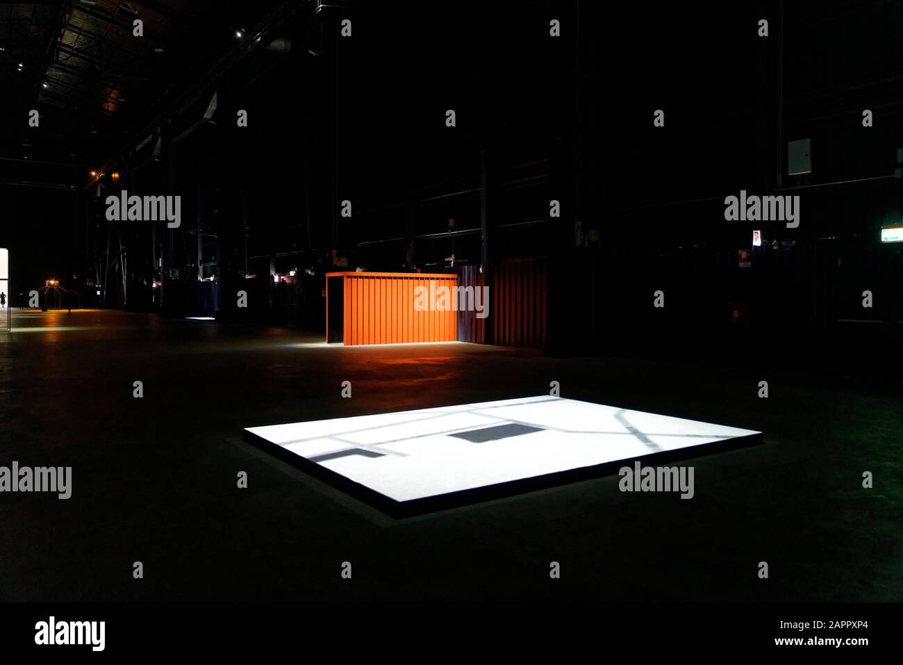 "CROSSOVER/S" artista Miroslaw Balka, Fondazione Hangar Bicocca Pirelli, centro dinamico di sperimentazione artistica, Via Chiese, Milano, Lombardia, i Foto Stock