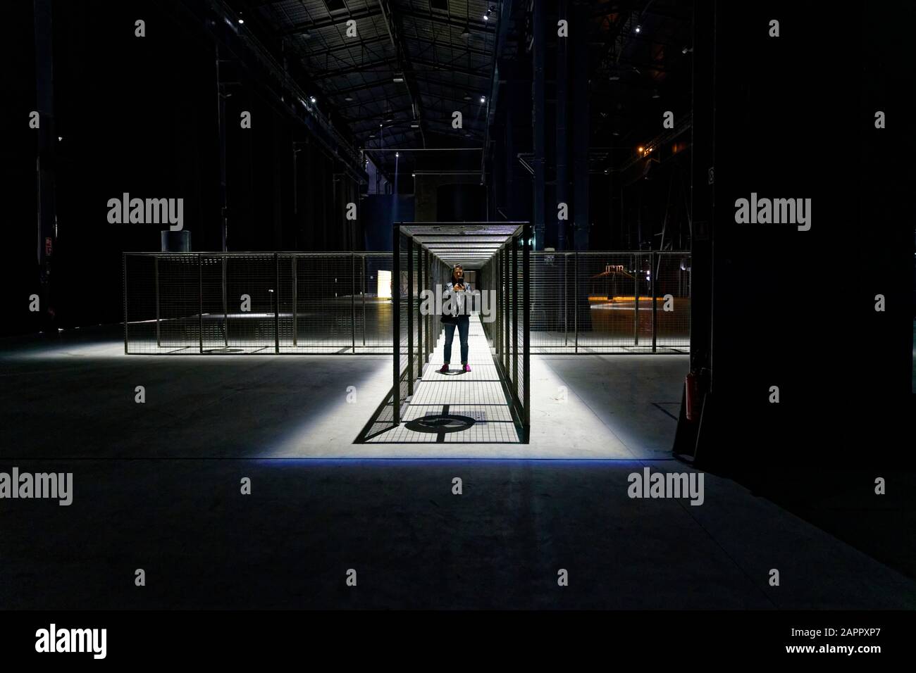 "CROSSOVER/S" artista Miroslaw Balka, Fondazione Hangar Bicocca Pirelli, centro dinamico di sperimentazione artistica, Via Chiese, Milano, Lombardia, i Foto Stock