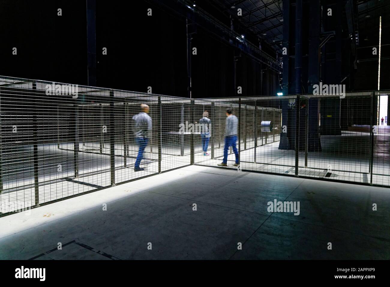 "CROSSOVER/S" artista Miroslaw Balka, Fondazione Hangar Bicocca Pirelli, centro dinamico di sperimentazione artistica, Via Chiese, Milano, Lombardia, i Foto Stock