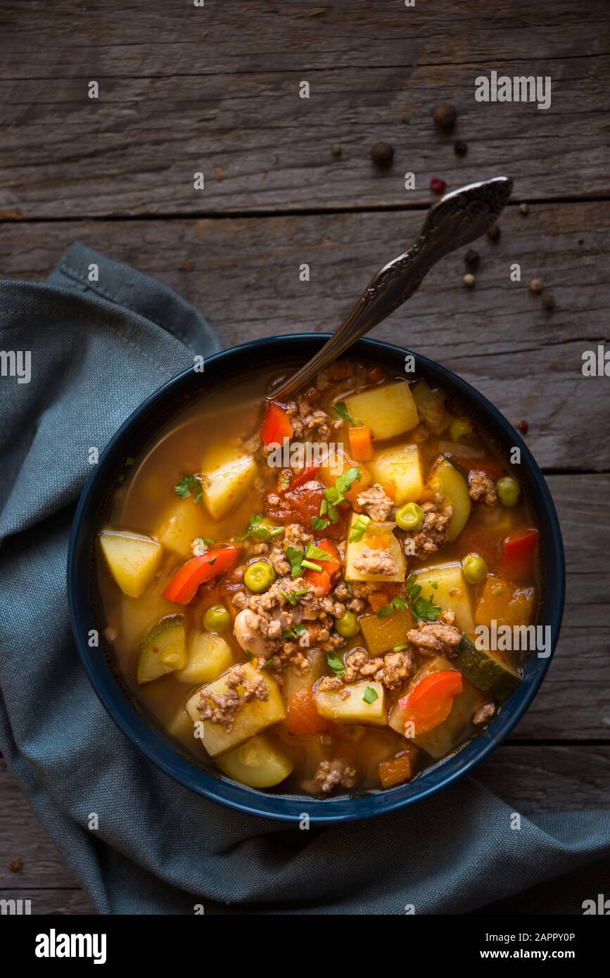 zuppa di hamburger con carne e verdure Foto Stock