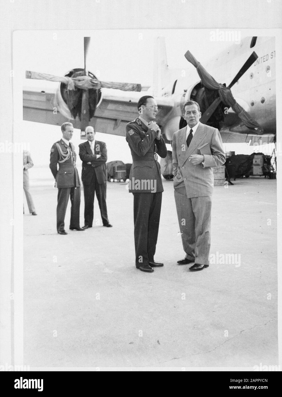 Prince Bernhard e Donald W Douglas Data: Undate: Undate: United States Keywords: Royal House, principi, aeroplani Nome personale: Bernhard, Prince, Douglas, Donald W. Foto Stock