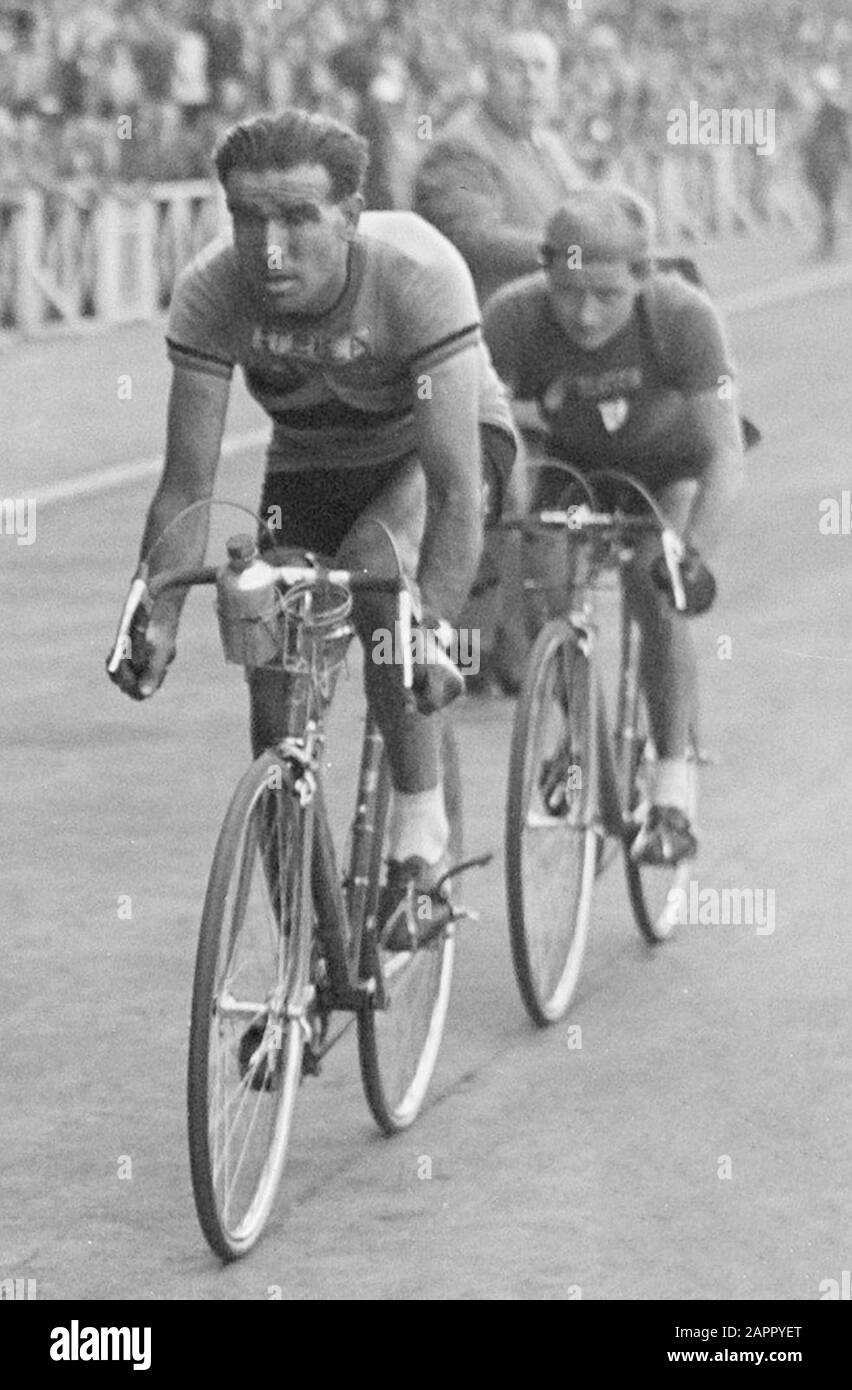 Tour de France, 2nd fase Reims Bruxelles. Finale, Roger Lambrecht (Belgio) E Jacques Marinelli (Francia); Foto Stock