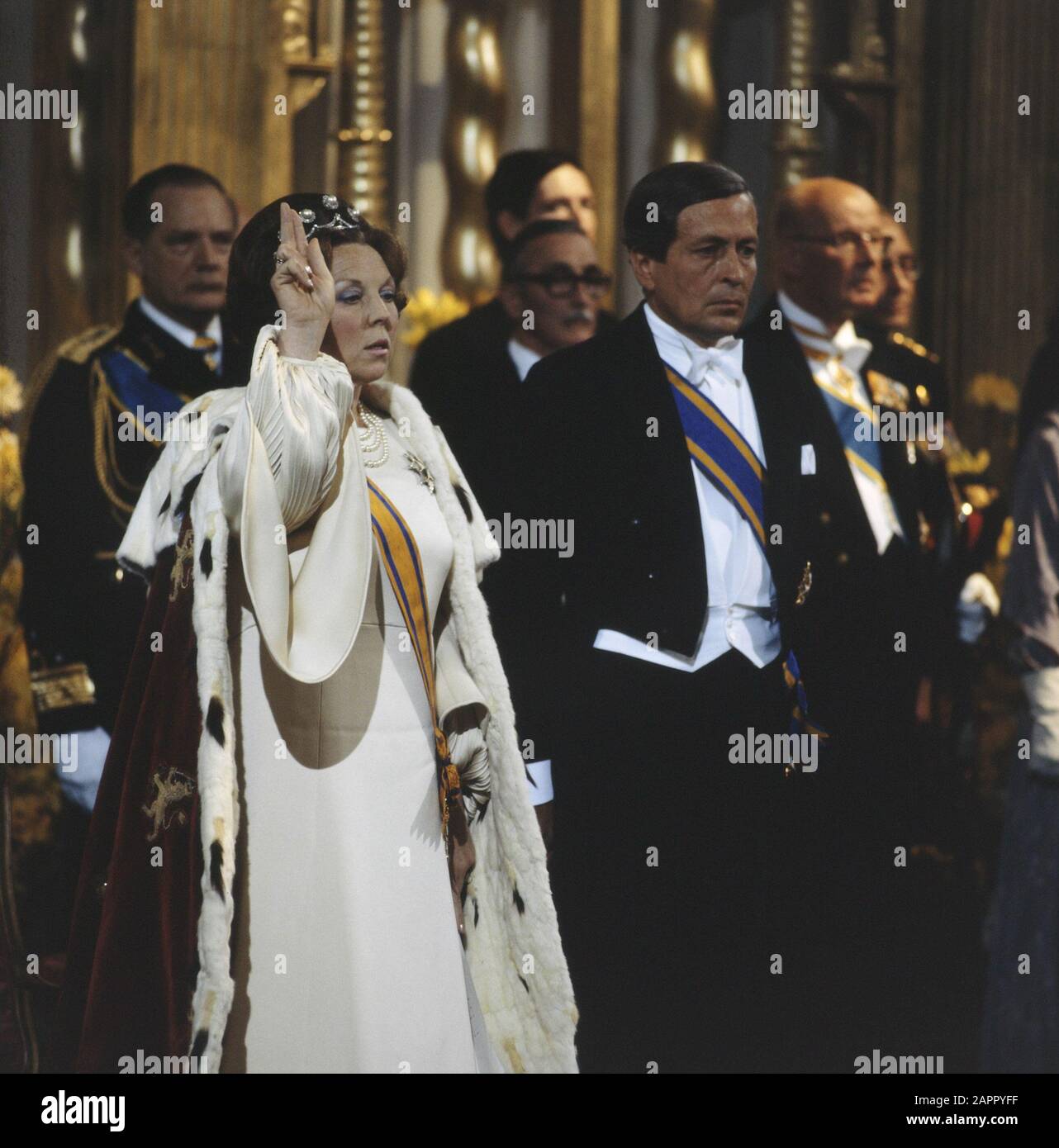 Cambio trono 30 aprile: Durante la giuramento; molto vicino (6x6), Data originale: 30 aprile 1980 Parole Chiave: Cambi trono, deposizione giurata Foto Stock