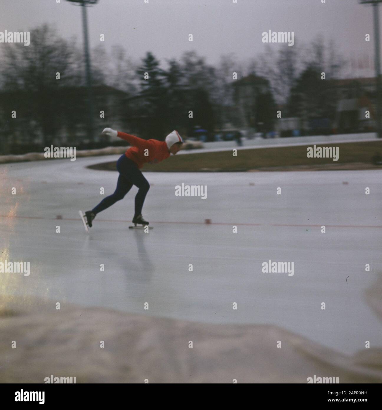 Gare di pattinaggio su ghiaccio durante le Olimpiadi invernali di Grenoble. Elly van den Brom in azione. Data: 6 Febbraio 1968 Luogo: Grenoble Parole Chiave: Pattinaggio, Nome Della Persona Sportiva: Brom Elly Van Den Institutionname: Winter Olympic Games Foto Stock