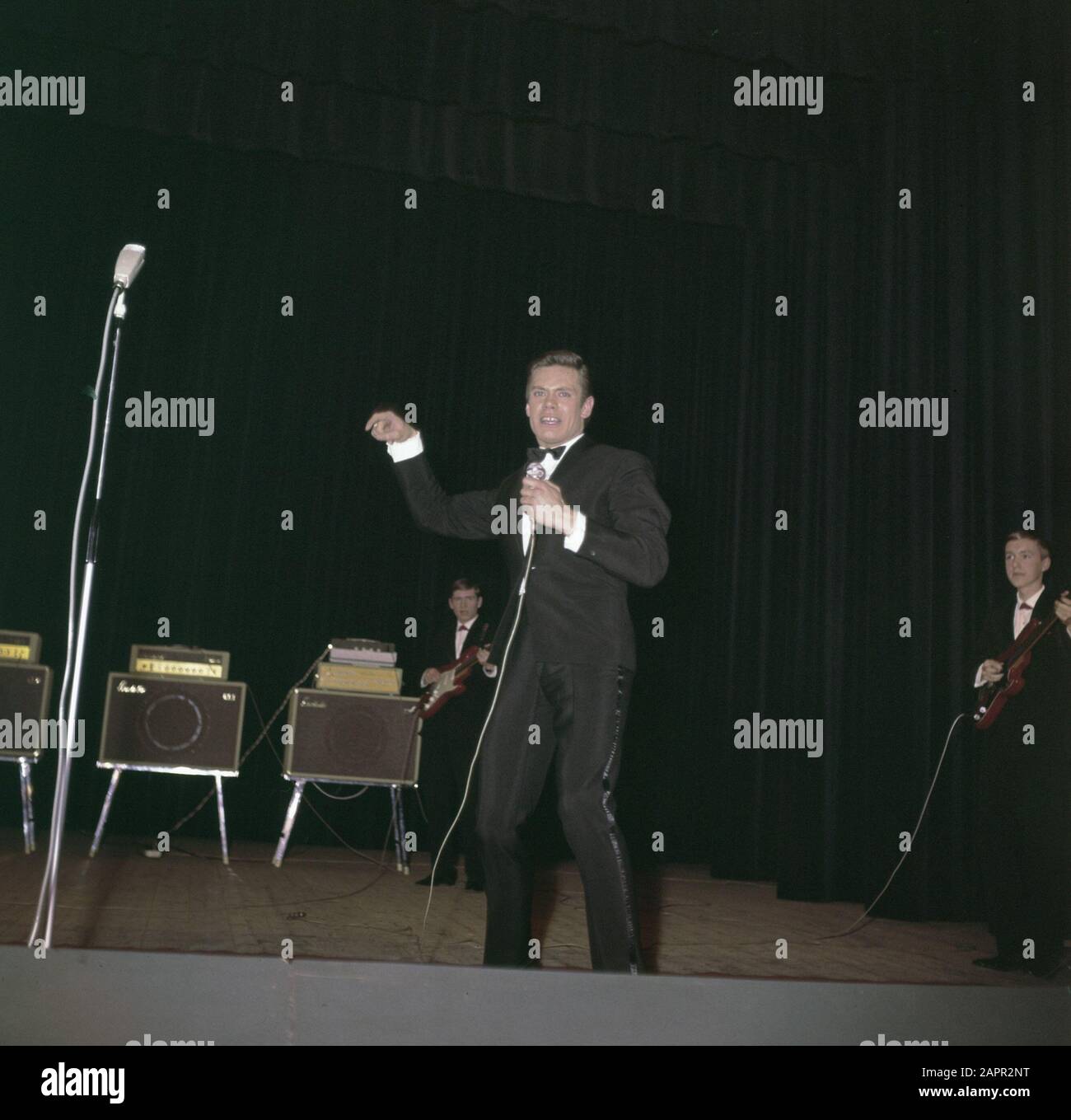 Performance Rob de Nijs and the Lords Data: 1963 Parole Chiave: Band, pop music, cantanti Nome personale: Nijs, Rob de Foto Stock