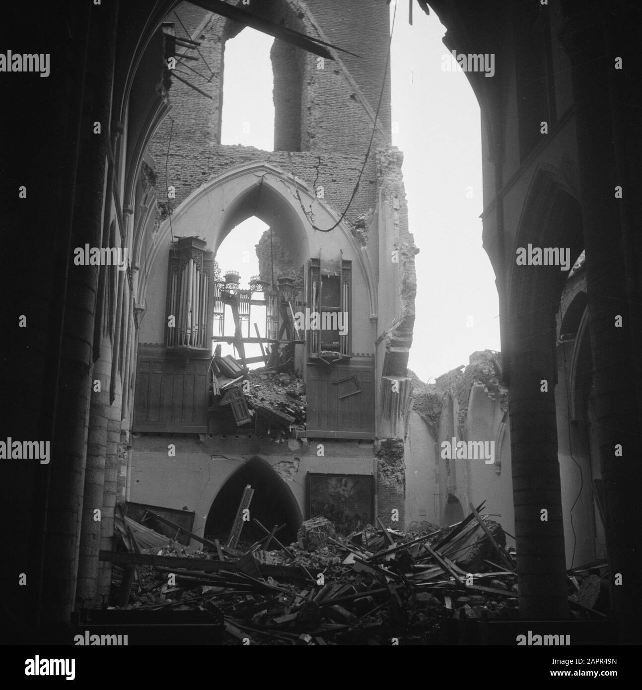 Devastazioni: Devastazione di Roermond alla Cattedrale di San Cristoforo di Roermond. Data: Aprile 1945 luogo: Limburg, Roermond Parole Chiave: Chiese, seconda guerra mondiale, distruzione Foto Stock