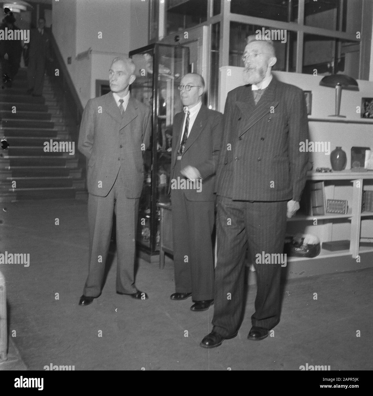 Grandi Magazzini. Tre signori (gestione?) Data: 1945 Parole Chiave: Seconda guerra mondiale, negozi Foto Stock