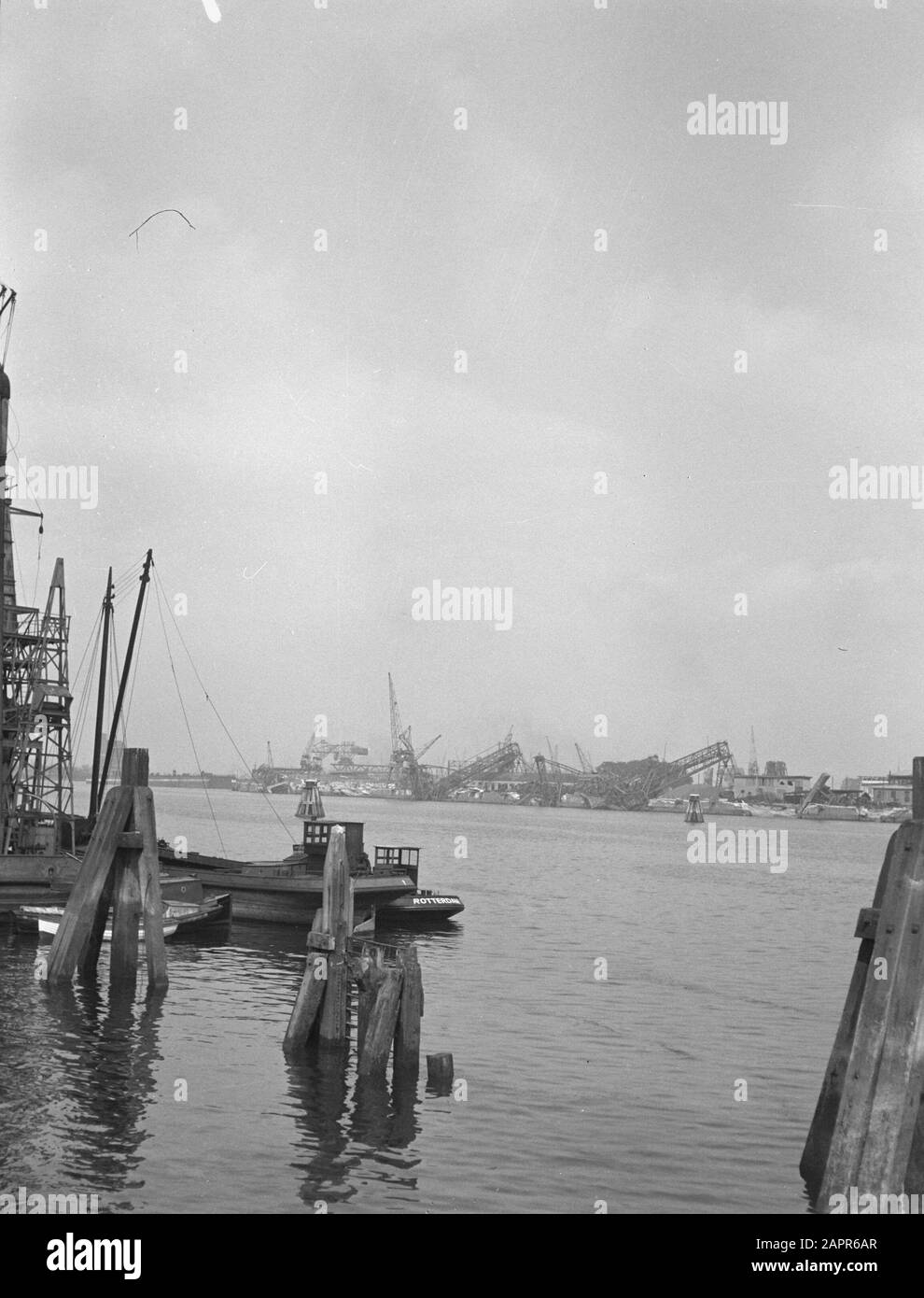 Devastazioni porto di Rotterdam (1945) seconda guerra mondiale, distruzione Data: 1945 luogo: Rotterdam, Sud-Olanda Parole Chiave: Seconda guerra mondiale, distruzione Foto Stock