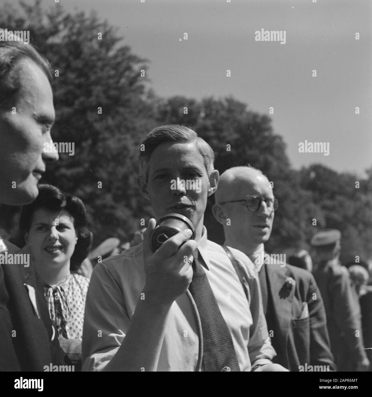 Principessa di compleanno Irene. Reportage del giardino dei bambini festa Palazzo Soestdijk compleanno principessa Irene. Reportage dei bambini giardino partito palazzo soestdijk Data: 4 agosto 1945 Parole Chiave: Casa reale, seconda guerra mondiale Nome istituzione: Paleis Soestdijk Foto Stock