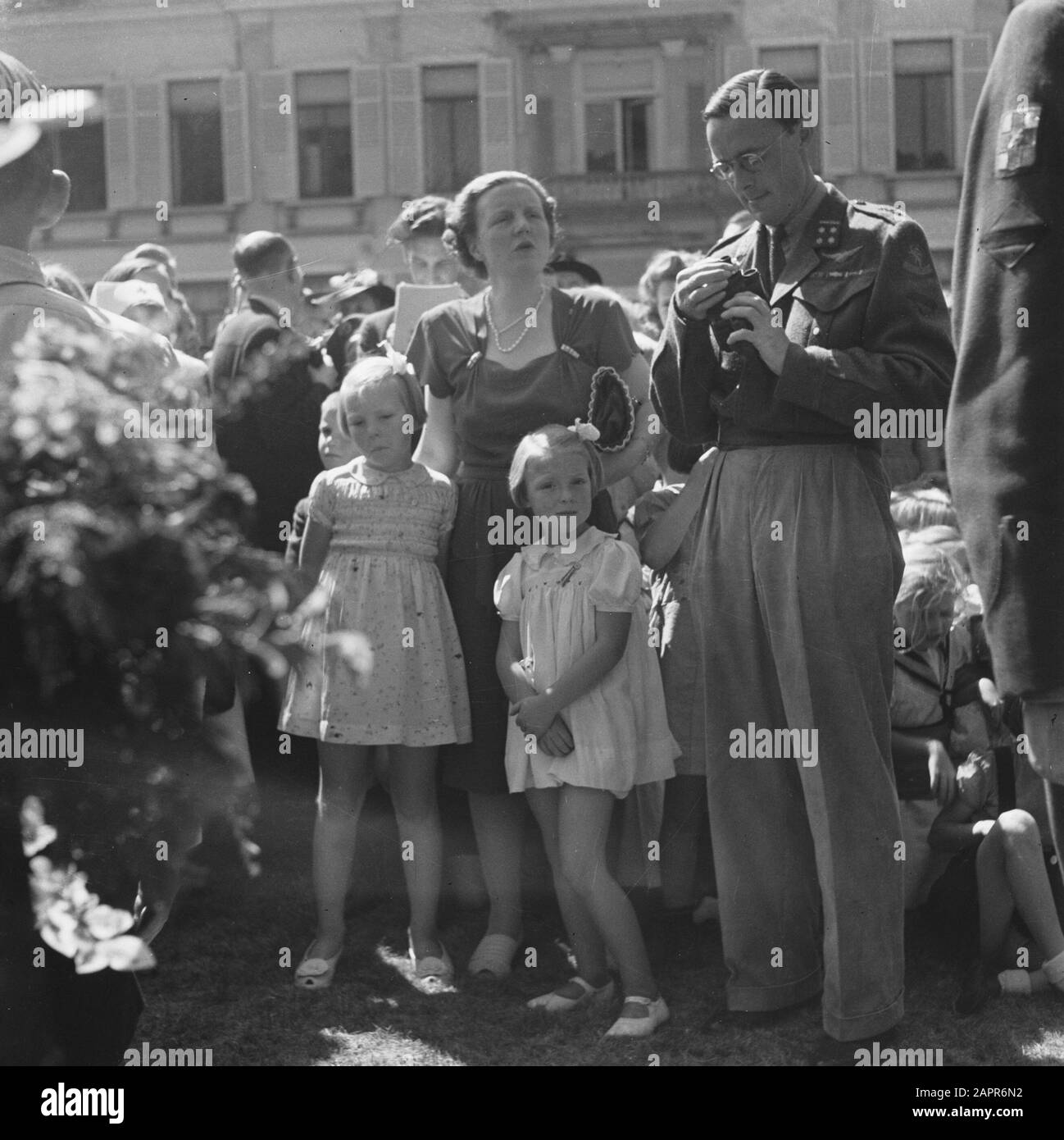 Principessa di compleanno Irene. Reportage del giardino per bambini festa Palazzo Soestdijk reportage del giardino per bambini festa palazzo soestdijk Data: 1945 Parole Chiave: Casa reale, seconda guerra mondiale Nome istituzione: Paleis Soestdijk Foto Stock