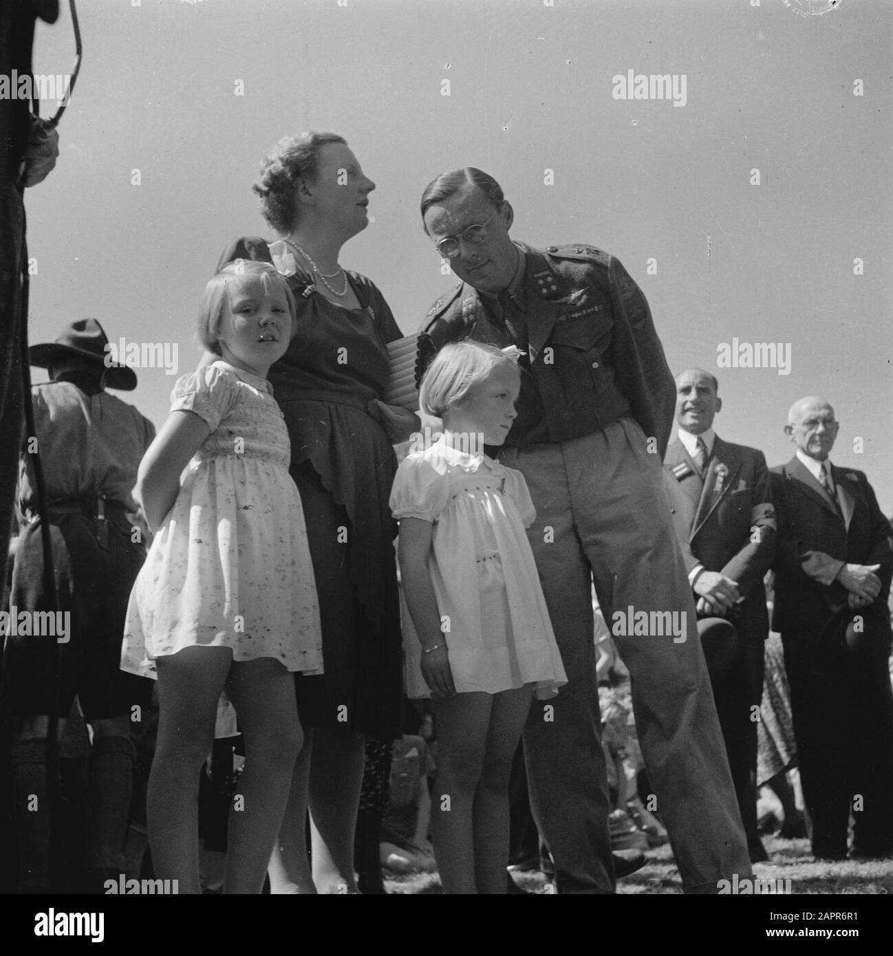 Principessa di compleanno Irene. Reportage del giardino dei bambini festa Palazzo Soestdijk compleanno principessa Irene. Reportage dei bambini giardino partito palazzo soestdijk Data: 4 agosto 1945 Parole Chiave: Casa reale, seconda guerra mondiale Nome istituzione: Paleis Soestdijk Foto Stock
