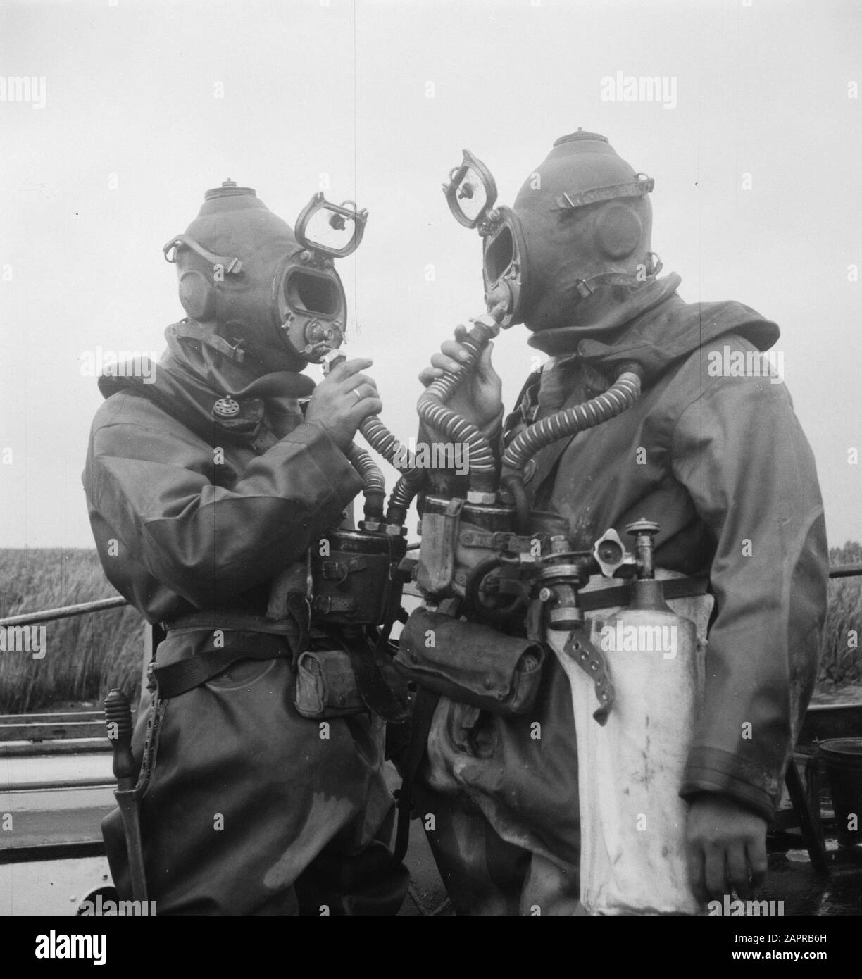 Marine Divers At Dordrecht Data: 25 Maggio 1949 Luogo: Dordrecht Parole Chiave: Marineduikers Foto Stock