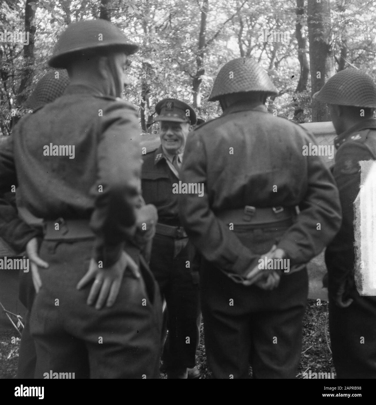 General Major ATC ispeziona (discussione con il personale) Data: 3 agosto 1949 Parole Chiave: Commenti Foto Stock