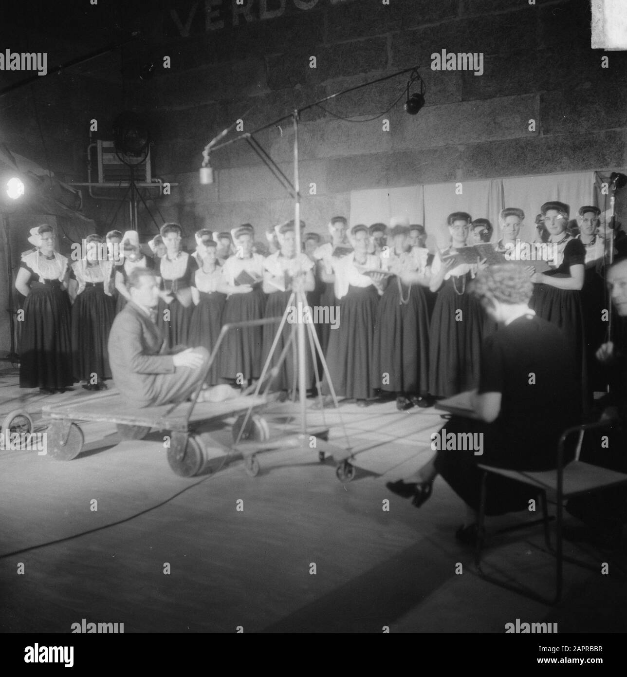 Filmopshots Polygoon-profili film The dike is close Annotation: The film, starring Kees Brusse, premiered on October 6, 1950 Date: November 10, 1949 Location: Walcheren, Zeeland Keywords: Films Settings Name: Polygon Foto Stock