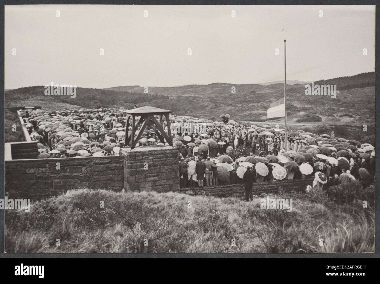 Overveen Due minuti silenzio a Erechisal Overveen Data: Maggio 4, 1965 luogo: Paesi Bassi Parole Chiave: Guerra, guerre Foto Stock