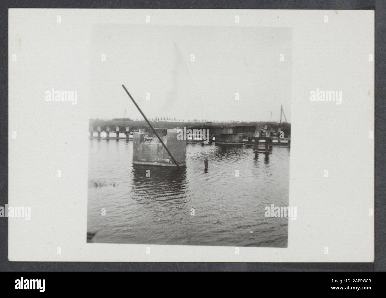 Devastazioni 1940 Olanda - A t/m Q Groningen 1945 (serie HL). Ponte distrutto Annotazione: Vedi 900-5207 Data: 1945 luogo: Paesi Bassi Parole Chiave: Guerra, guerre Foto Stock