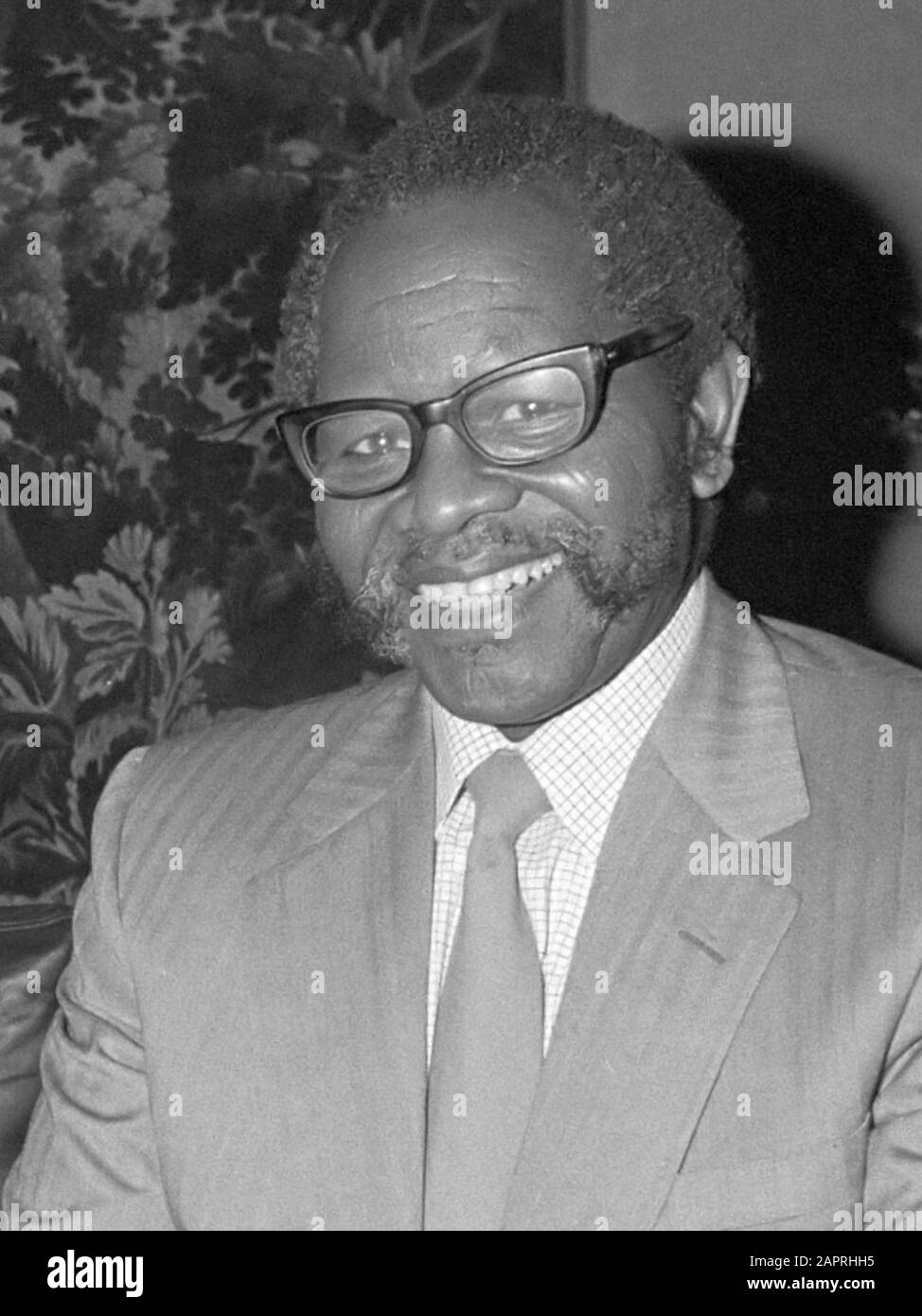 Premier Van Agt (CDA) heedft Oliver Tambo, voorzitter van het African National Congress, ontvangen in het Catshuis 19 oktober 1981 Foto Stock