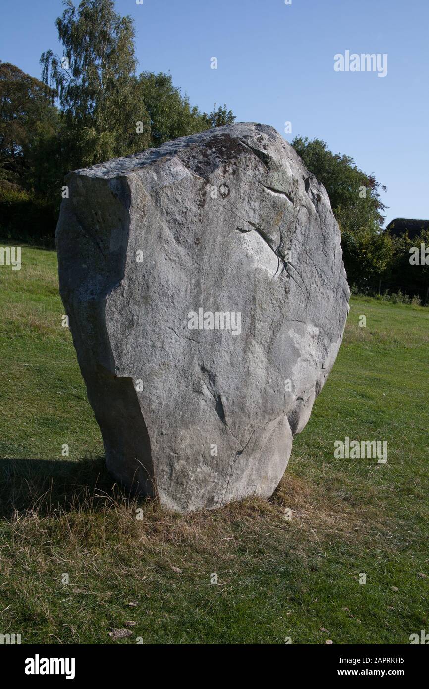 Una pietra al Neolitico Henge Monument a Avebury, Wiltshire, Regno Unito. Foto Stock