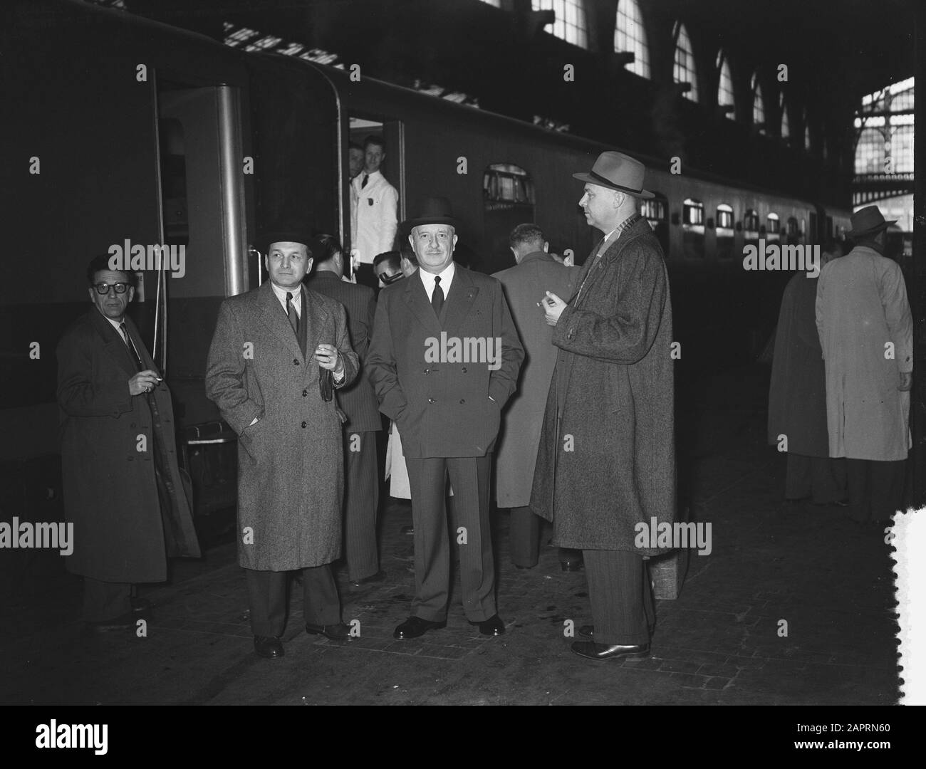 Nuovo collegamento ferroviario Amsterdam Parigi in 6 ore Data: 21 maggio 1954 Parole Chiave: Collegamenti ferroviari Foto Stock
