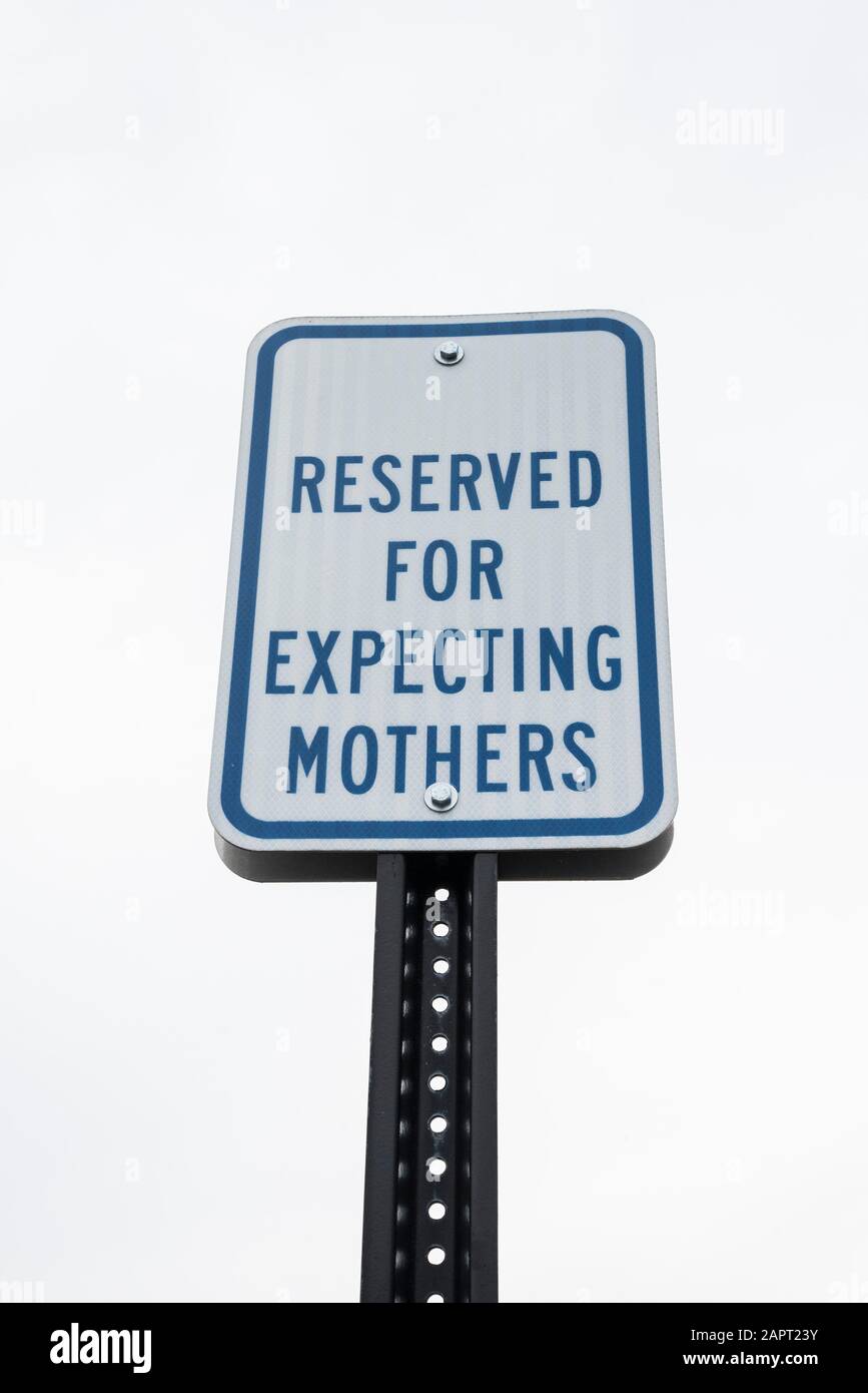 Parcheggio riservato per le mamme in attesa a Lake City, Florida, centro commerciale. Foto Stock