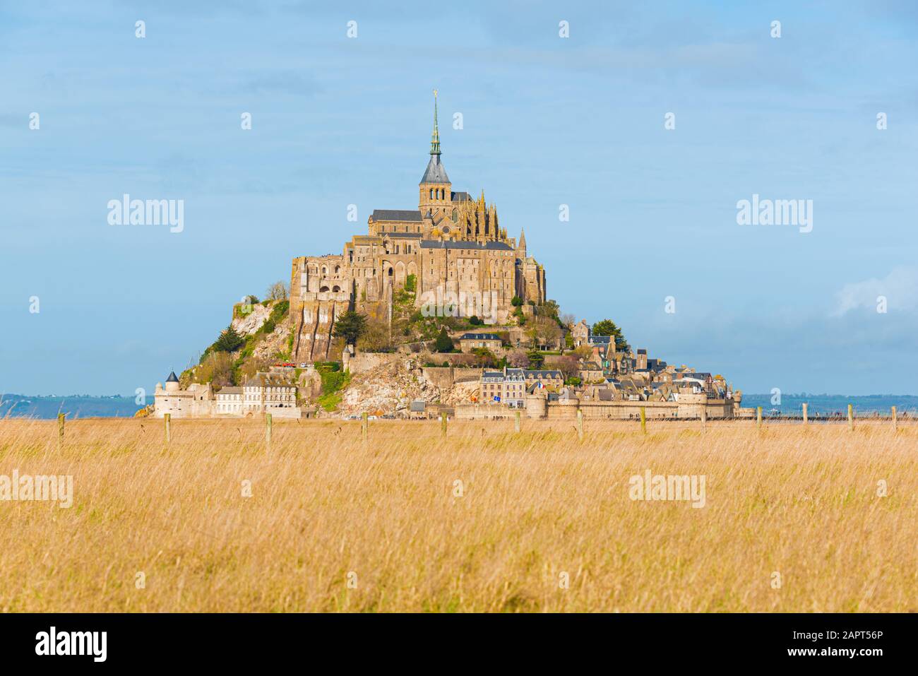 Mont-Saint-Michel, Francia - 9 Marzo 2019. Vista di le Mont-Saint-Michel in Normandia, un sito patrimonio dell'umanità dell'UNESCO. Foto Stock