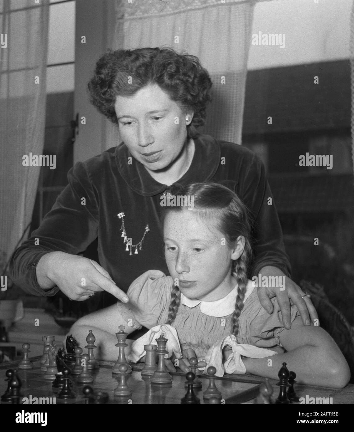 Fenny Heemskerk (campione di scacchi) con figlia; Foto Stock