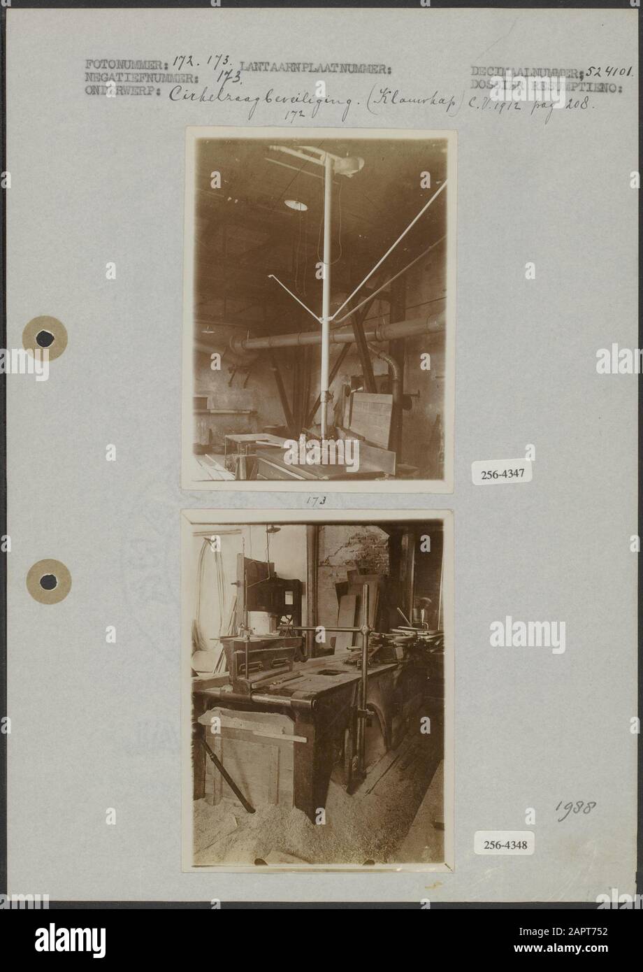 Foto 1: Protezione sega circolare; cappuccio a griffa (9x12 cm; sconosciuto) Foto 2: Protezione sega circolare; cappuccio a griffa (9x12 cm; sconosciuto) Data: Parole Chiave non date: Sicurezza, macchine per legno, industria del legno, segatrici Foto Stock