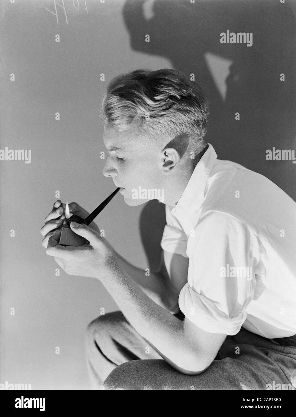 Fotografia pubblicitaria Photo model Grummels with pipe Data: 1932 Parole Chiave: Fumatore Nome utente: Grummels, Foto Stock