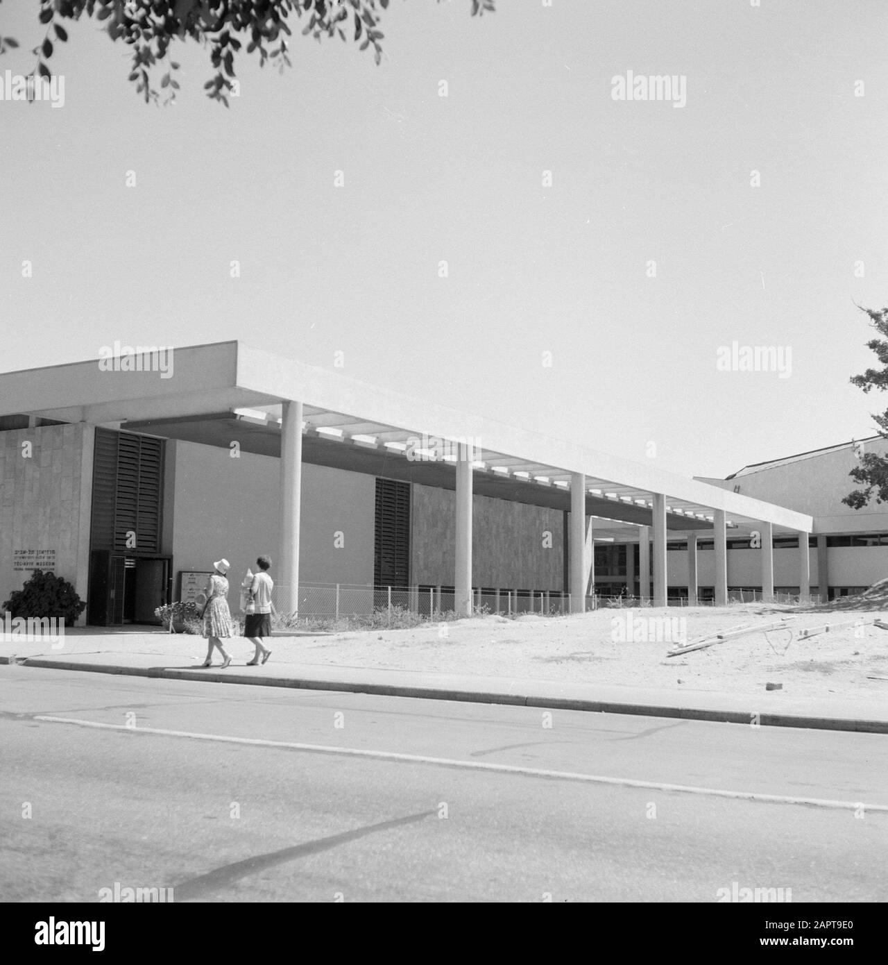 Israele 1964-1965: Tel Aviv, musei e padiglioni edificio, presumibilmente il Museo Helena Rubenstein Data: 1964 luogo: Israele, Tel Aviv Parole Chiave: Musei Foto Stock