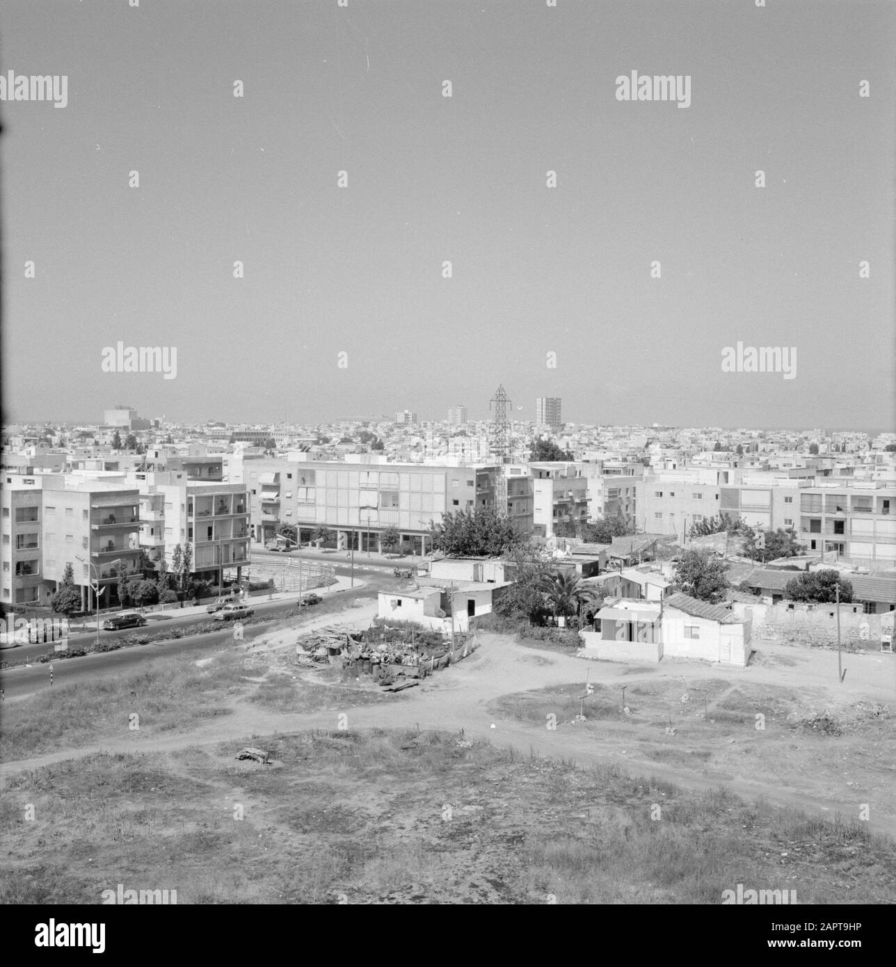 Israele 1964-1965: Tel Aviv, edifici urbani Data: 1964 Località: Israele, Tel Aviv Parole Chiave: Edifici, panorami, paesaggi urbani Foto Stock