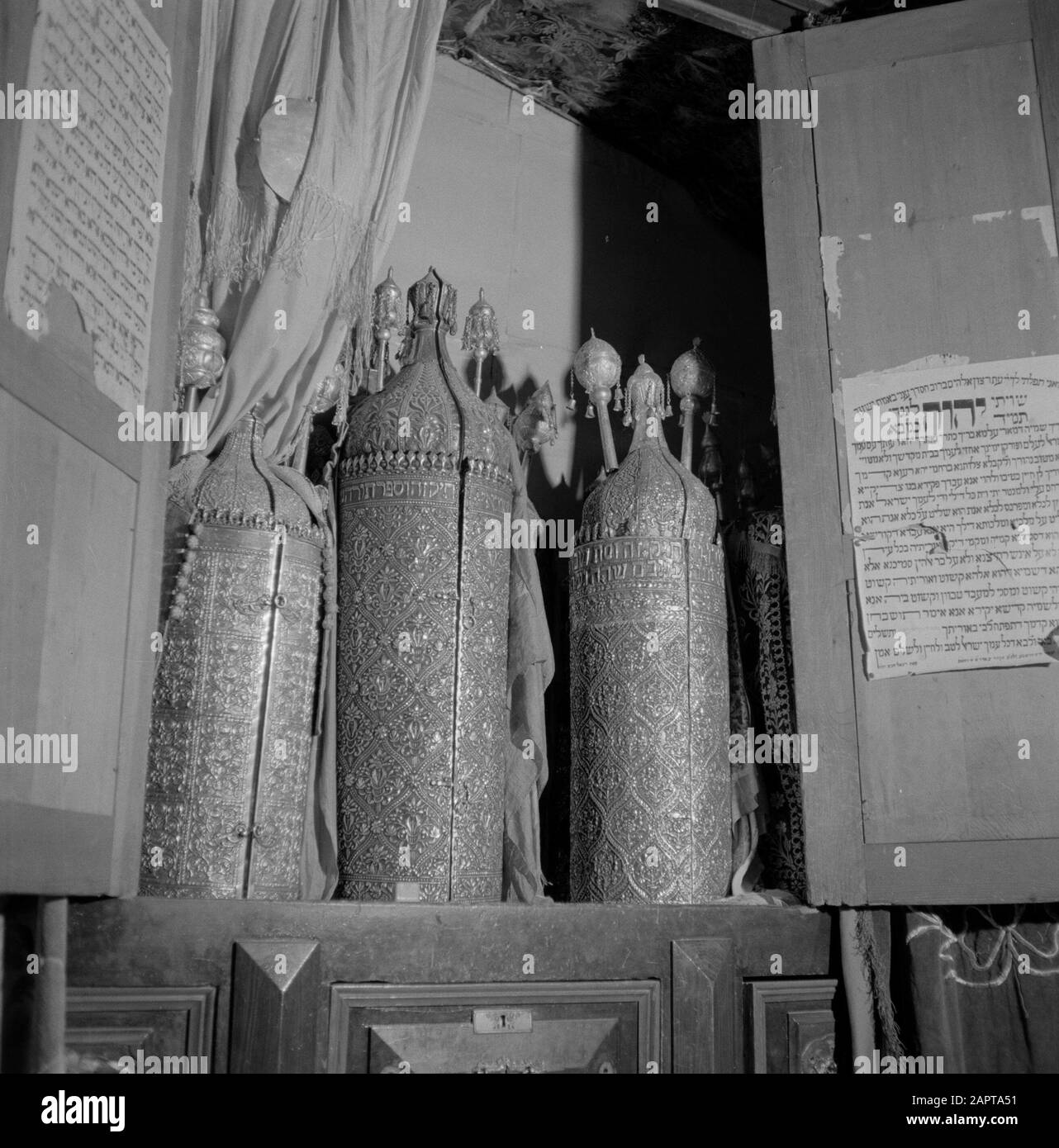 Aperto Arke Santo con Thorarrolls nel Banna'asynagoge di Safad (Safed) Data: Undata luogo: Israele, Safad, Safed Parole Chiave: Religione ebraica, oggetti religiosi, sinagoghe Foto Stock