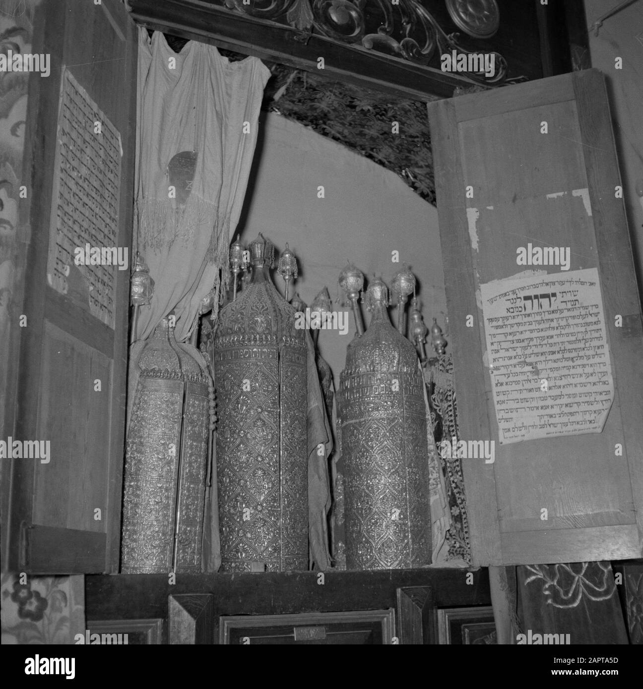 Aperto Arke Santo con Thorarrolls nel Banna'asynagoge di Safad (Safed) Data: Undata luogo: Israele, Safad, Safed Parole Chiave: Religione ebraica, oggetti religiosi, sinagoghe Foto Stock