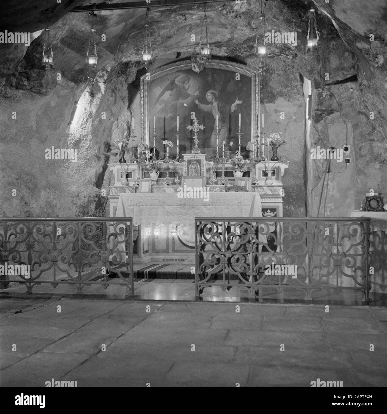 Medio Oriente 1950-1955: Jerusalem Cave of Getsemani Annotation: Al momento della registrazione, Gerusalemme Lay in Jordan Date: 1950 Location: Jerusalem, Jordan Keywords: Altari, grotte, chiese Foto Stock