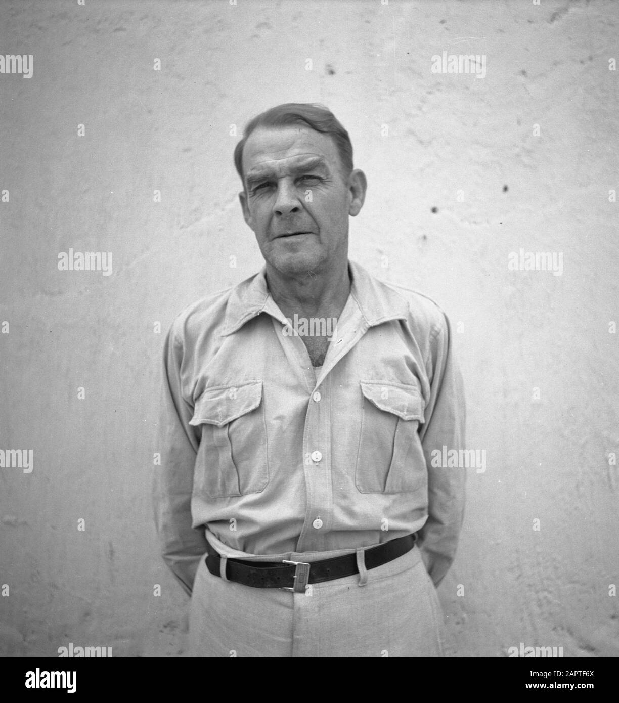 Tedeschi Rauter e Filippo H. Philipsen Annotazione: [Ritratto di un tedesco catturato] Probabilmente questo è un membro di equipaggio di un U-boat tedesco del Kriegsmarine. Alcuni di loro hanno combattuto dal lato indonesiano.] Data: Agosto 1948 luogo: Indonesia, Indie orientali olandesi Foto Stock