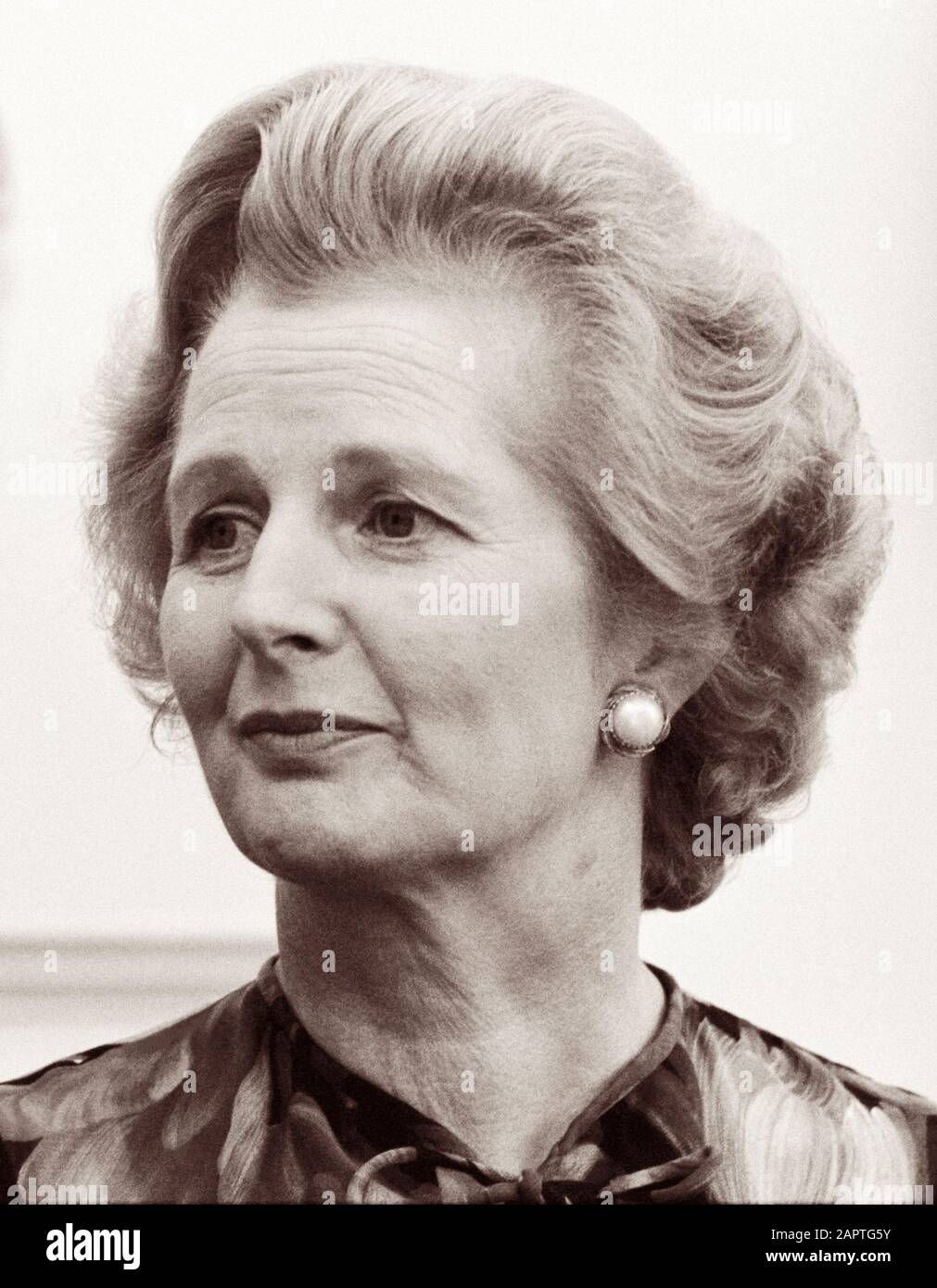 Il primo Ministro britannico Margaret Thatcher alla Casa Bianca di Washington, D.C. il 13 settembre 1977, durante un incontro con il Presidente degli Stati Uniti Jimmy carter. Foto Stock Il primo Ministro britannico Margaret Thatcher alla Casa Bianca di Washington, D.C. il 13 settembre 1977, durante un incontro con il Presidente degli Stati Uniti Jimmy carter. Foto Stock