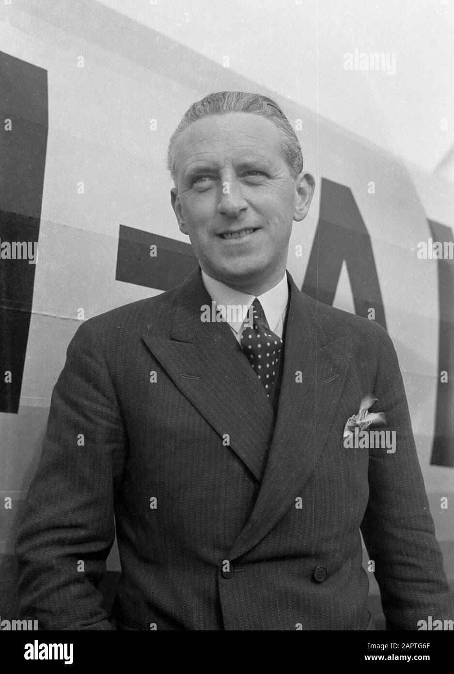 Aeroporto di Berlino - Tempelhof Harry Laponder al Fokker F.XX PH-AIZ Silver Gull Data: Ottobre 1934 posizione: Berlino, Germania Parole Chiave: Aviazione, compagnie aeree, velivoli, personale aeronautico Nome personale: Laponder, Harry Foto Stock