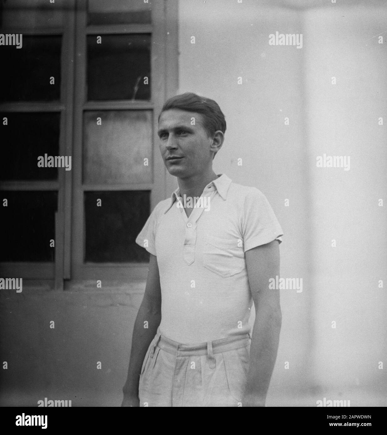 Muffs a Malang Malang: Uno dei cinque tedeschi arrestati il 1 agosto 1947: Erich Döring, nato il 29-03-1921 Muehlhausen. Al servizio del Kriegsmarine come Maschinenunteroff. Su U-boat 195. Nota: Djk Data: 1 Agosto 1947 Località: Indonesia, Malang, Indie Orientali Olandesi Foto Stock