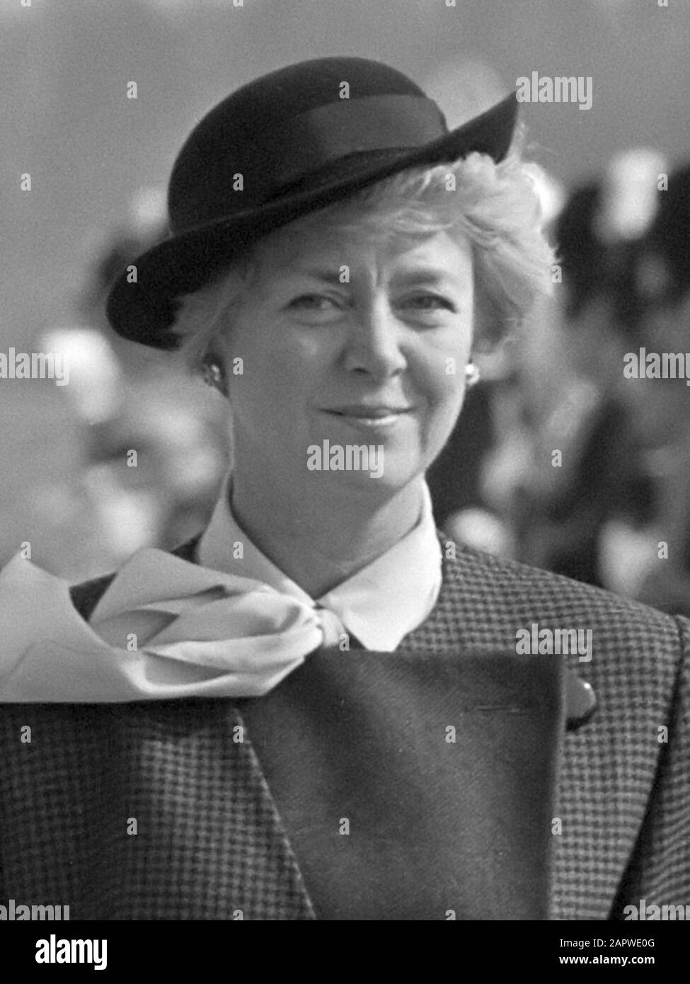 Bezoek president IJsland, mevrouw Vigdis Finnbogadottir ispettiert ha incontrato Koningin Beatrix erewacht op Rotterdam Airport 19 settembre 1985 Foto Stock