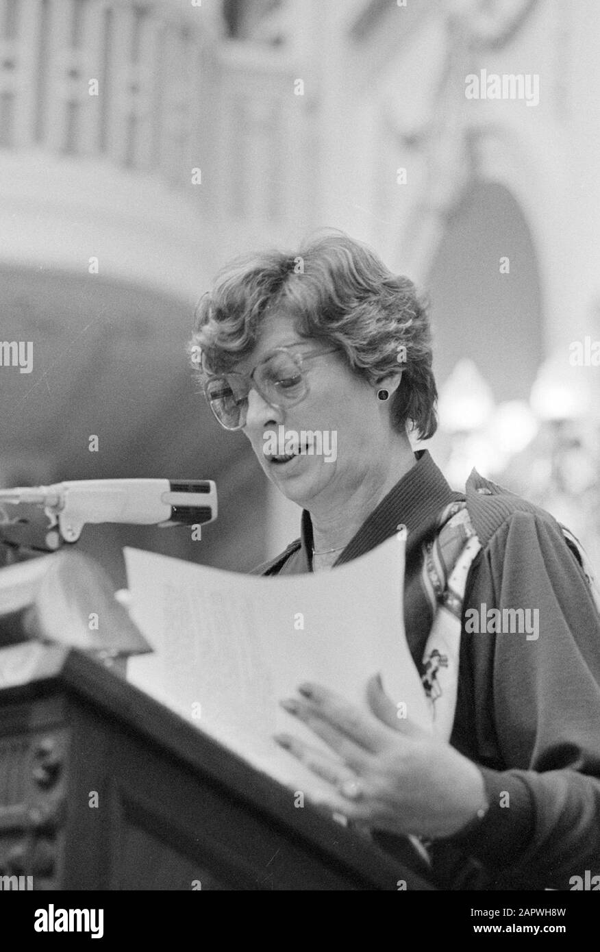 Tweede Kamer behandelt begroting Volksgezondheid; M.A. Muller-van Ast (PvdA) Foto Stock