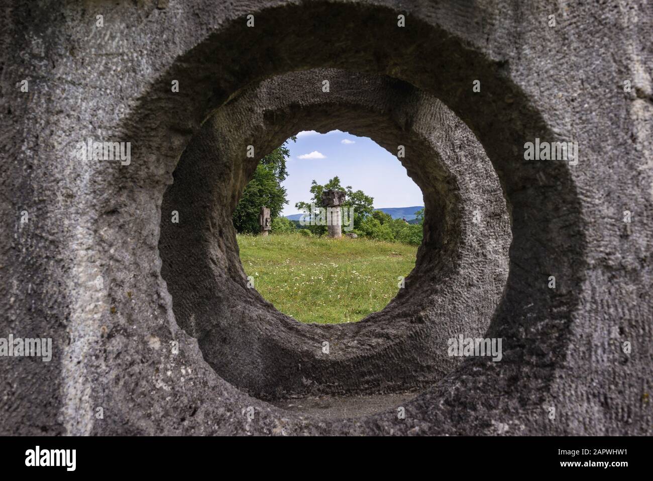 Sculture lasciate dopo Magura Sculpture Camp - evento che ha avuto luogo durante le estati degli anni 1970-1986 a Magura, Buzau County di Romania Foto Stock