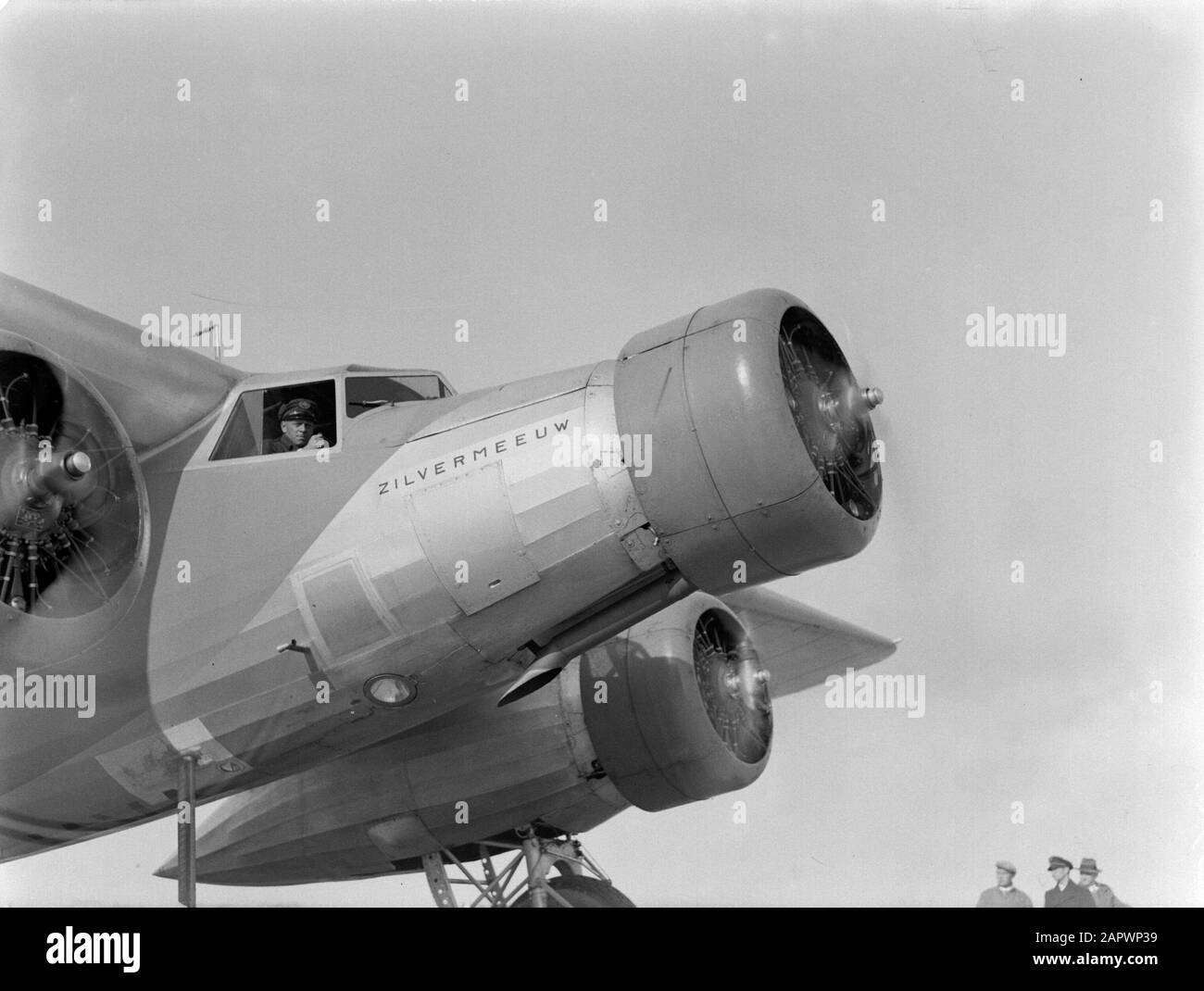 Aeroporto Berlin - Tempelhof Motorcycles con eliche del Fokker F.XX PH-AIZ Gull Silver Data: Ottobre 1934 Parole Chiave: Aircraft Foto Stock