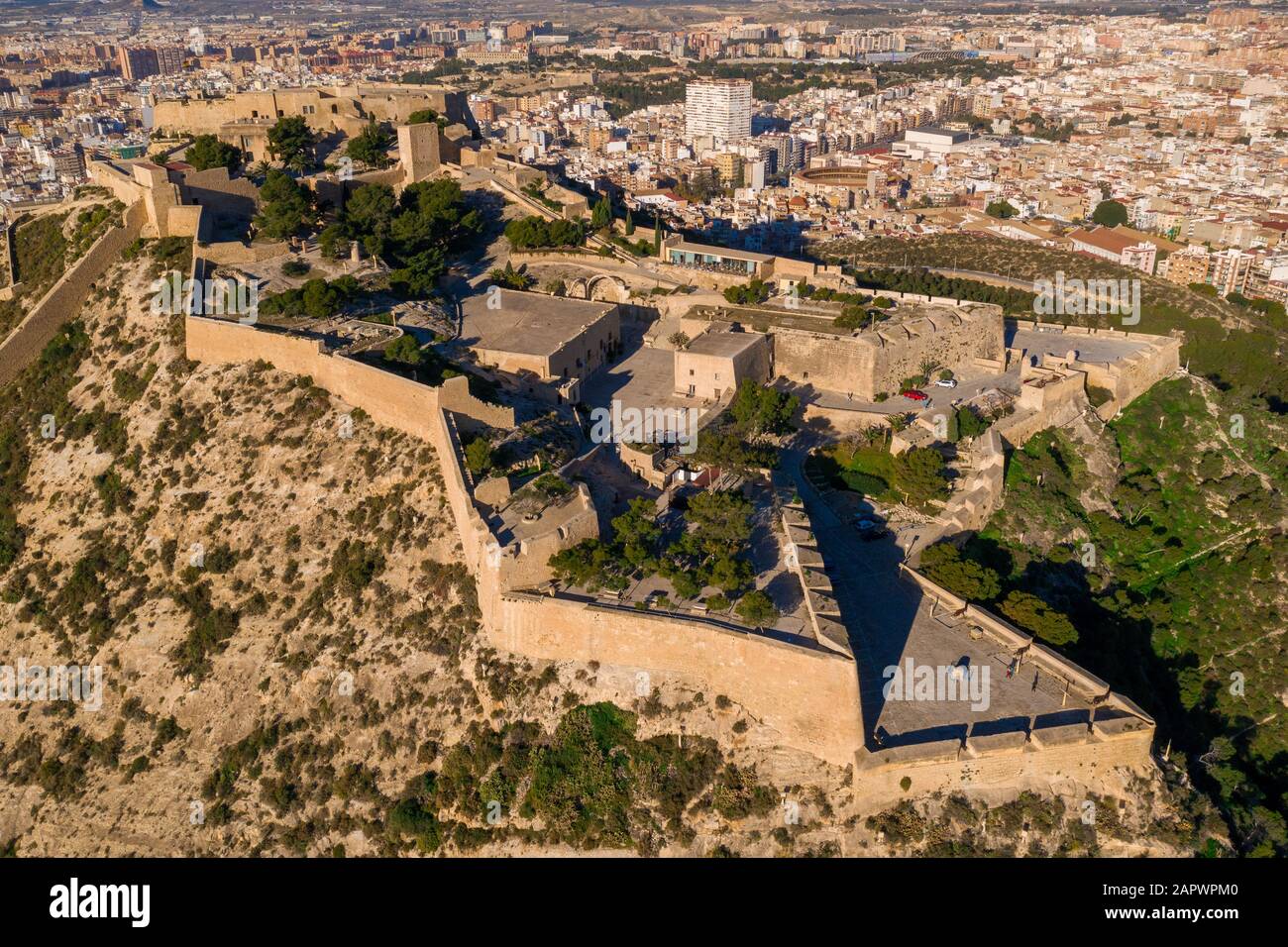 Veduta aerea del castello di Santa Barbara antica fortezza con vista panoramica in Alicante Spagna Foto Stock