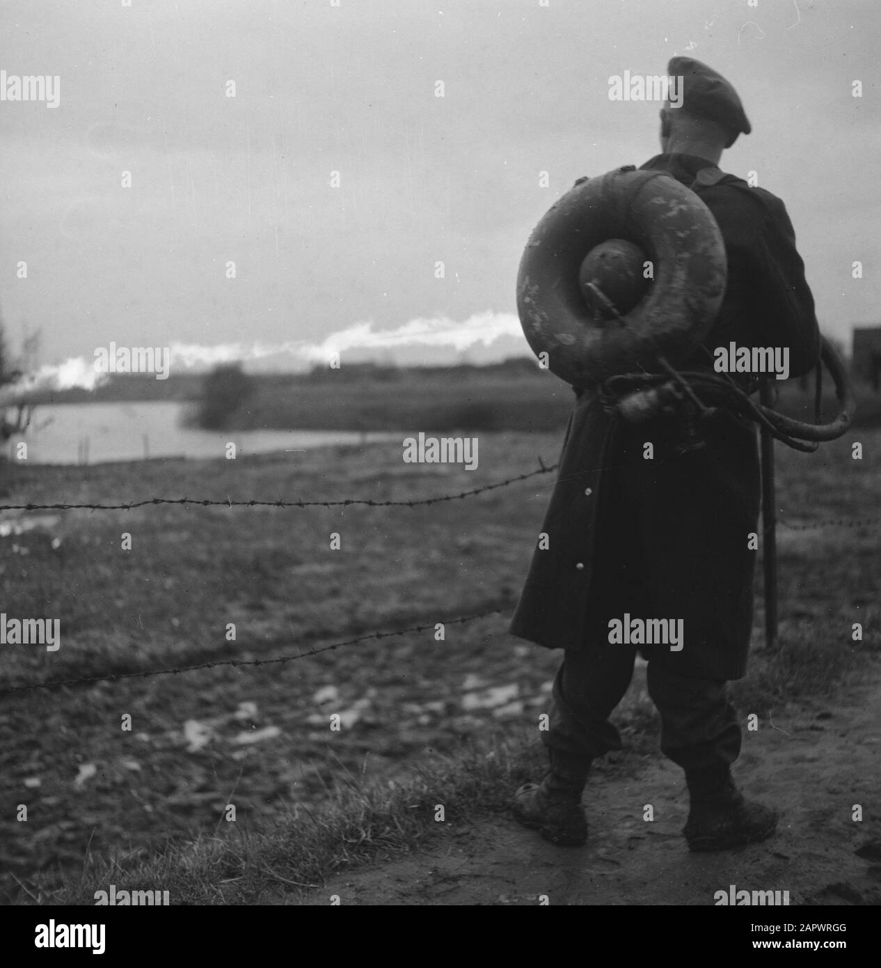 Truppe Ned. Liberate i Paesi Bassi, dormono in bunker costruiti in tedesco/Royal Dutch Princess Irene Brigade, con nuovo stemma (fiamme) Data: Febbraio 1945 luogo: Nieuwland Parole Chiave: Liberazione, esercito, soldati, seconda guerra mondiale Nome personale: Brengun- Nome istituzionale: Princess Irene Brigade Foto Stock