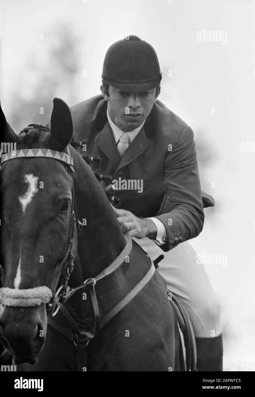 CHJO 1968 a Rotterdam. Pessoa in azione sul cavallo Feldherr; Foto Stock